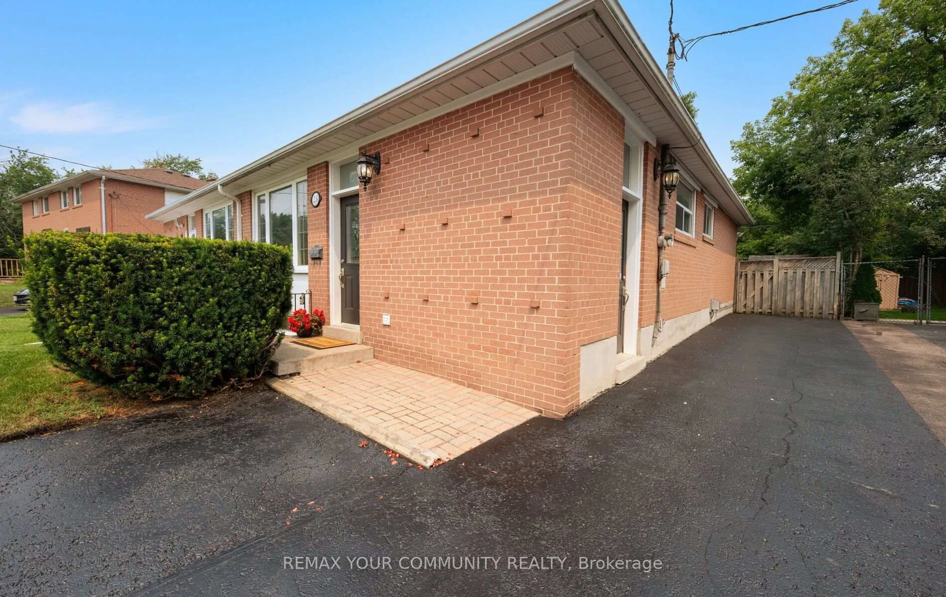Unknown for 23 Richardson Dr, Aurora Ontario L4G 1Z2