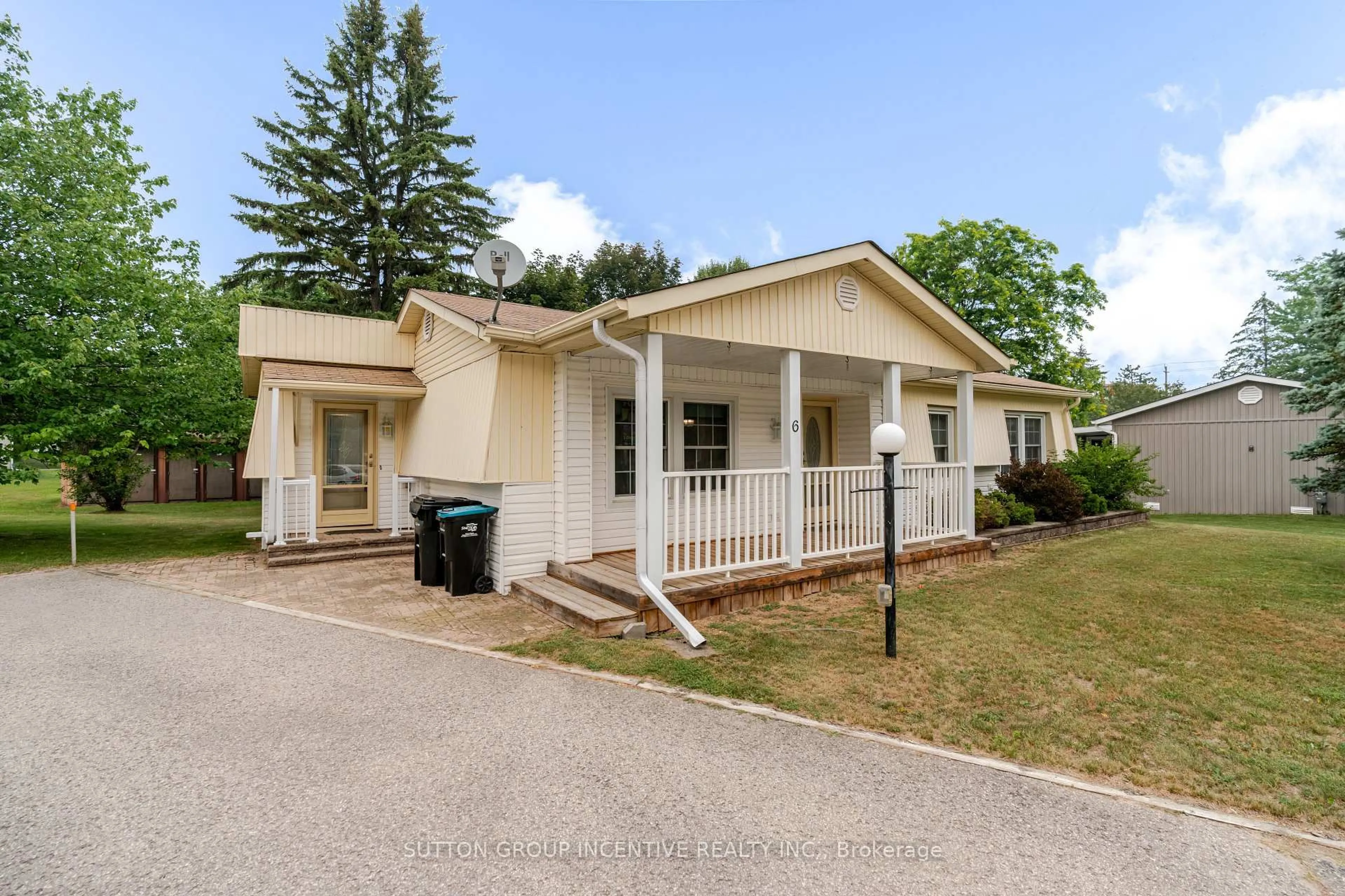 Home with vinyl exterior material, street for 6 Willow Landing, Innisfil Ontario L9S 1M7