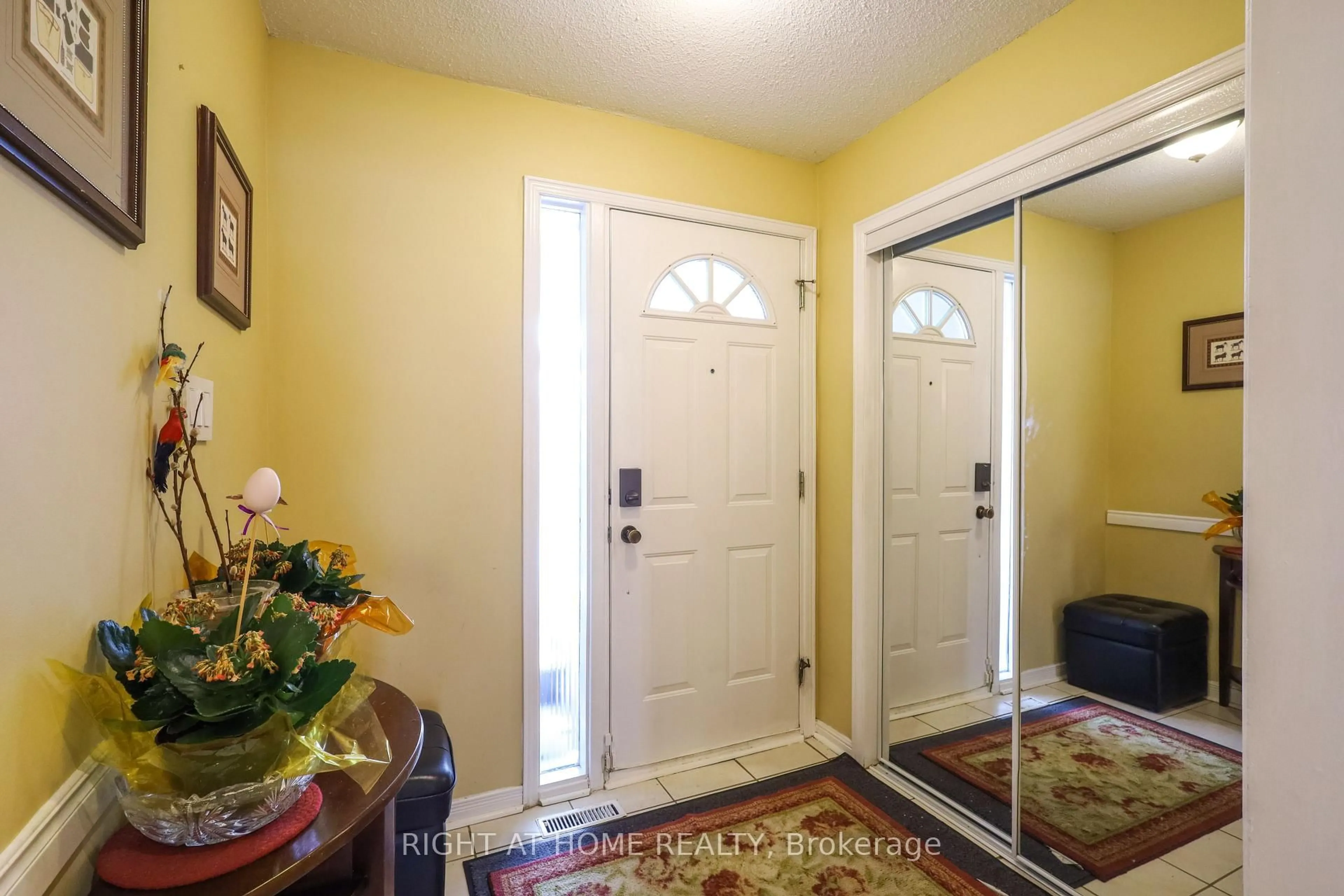 Indoor entryway for 31 Stargell Cres, Markham Ontario L3P 4J7