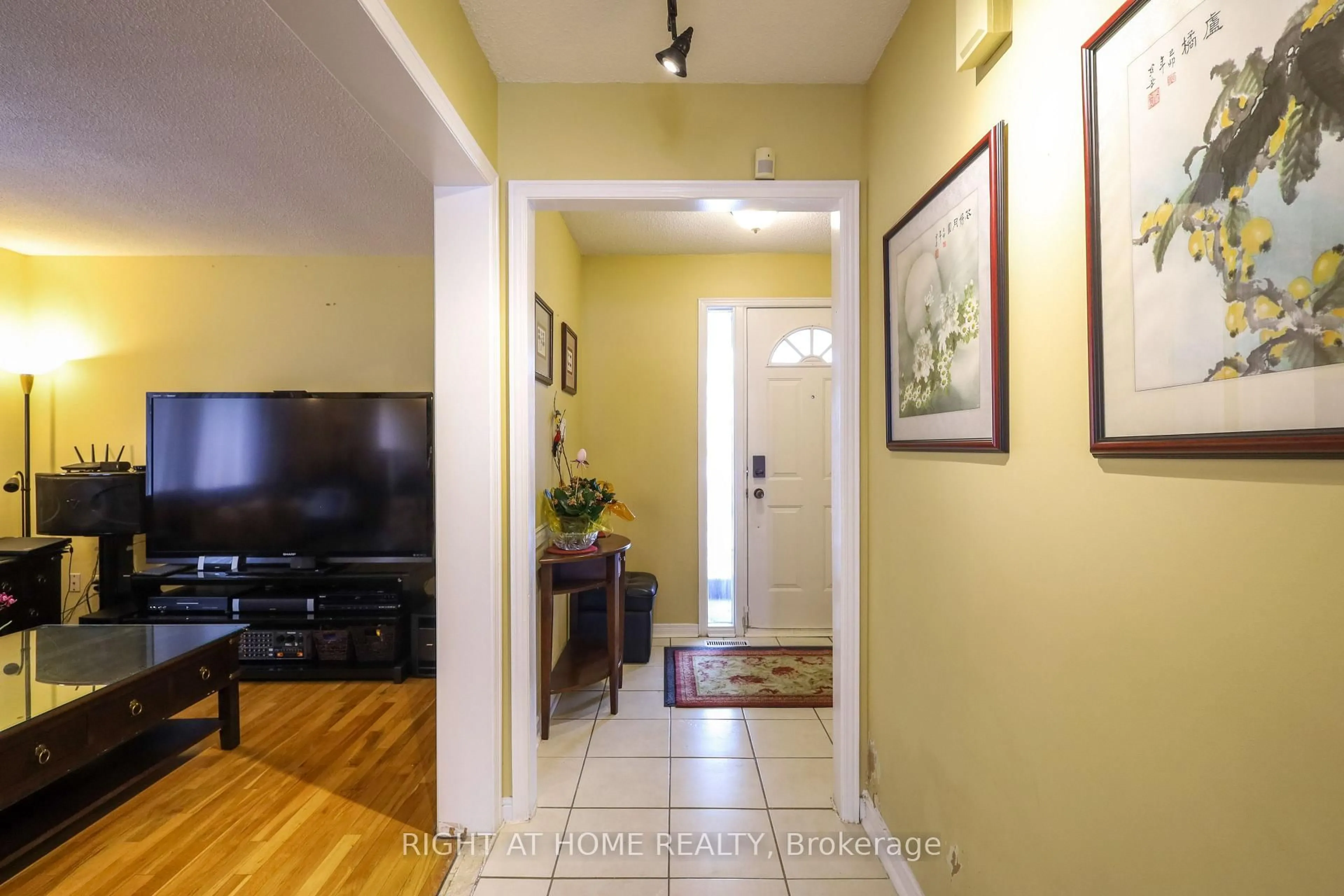 Indoor entryway for 31 Stargell Cres, Markham Ontario L3P 4J7