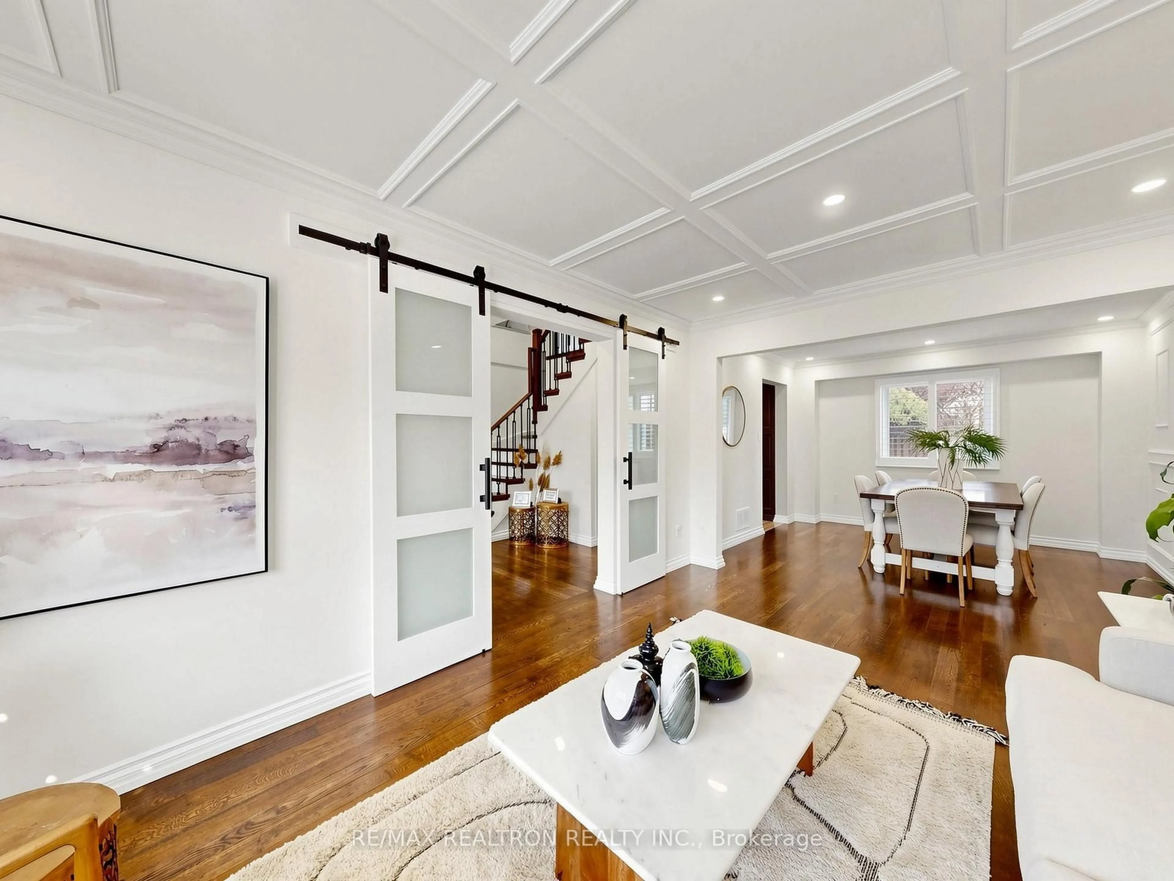 Indoor entryway for 93 Stiver Dr, Newmarket Ontario L3Y 7W2