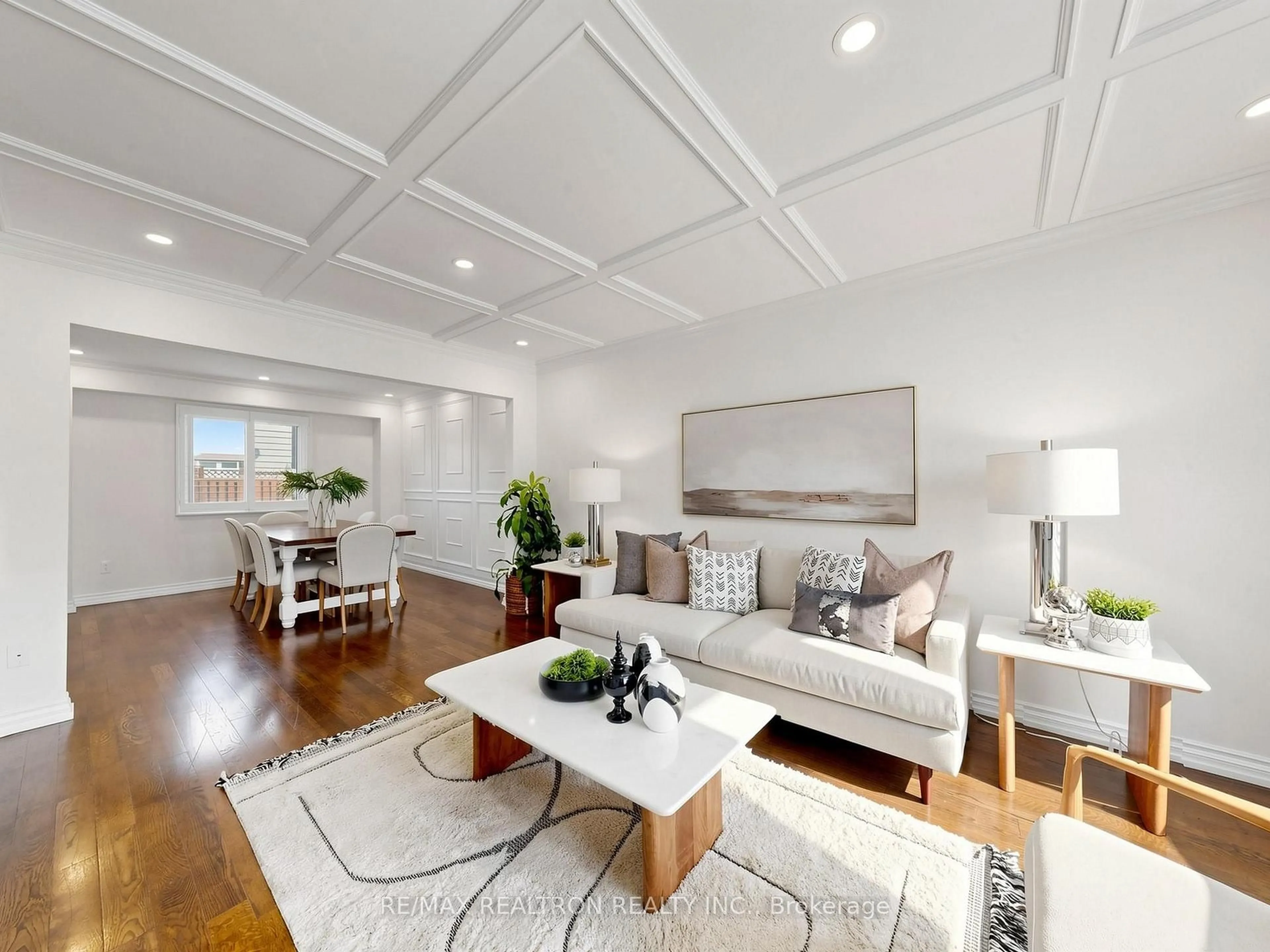 Living room with furniture, unknown for 93 Stiver Dr, Newmarket Ontario L3Y 7W2