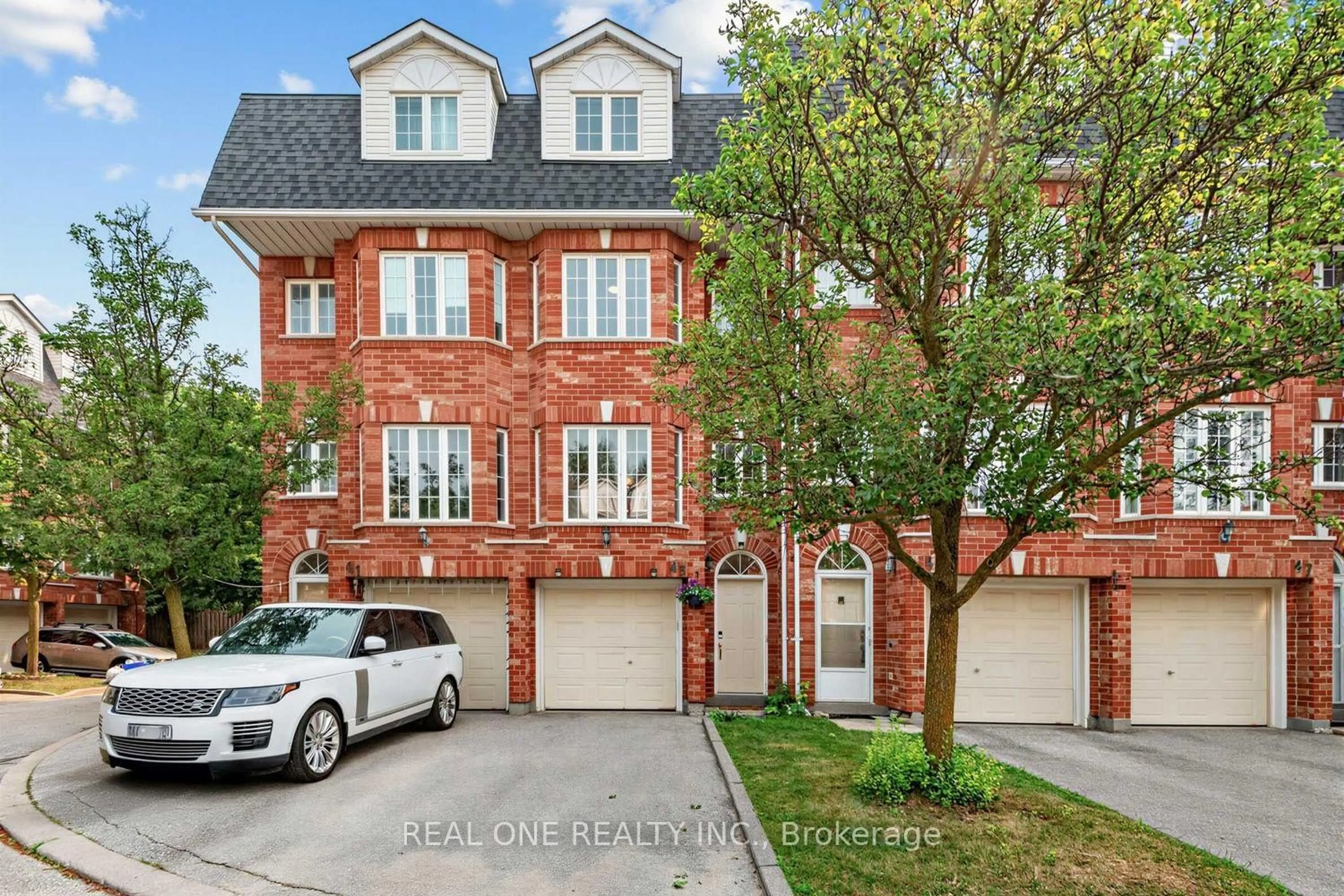Home with brick exterior material, street for 43 Bethune Way, Markham Ontario L3S 4A5
