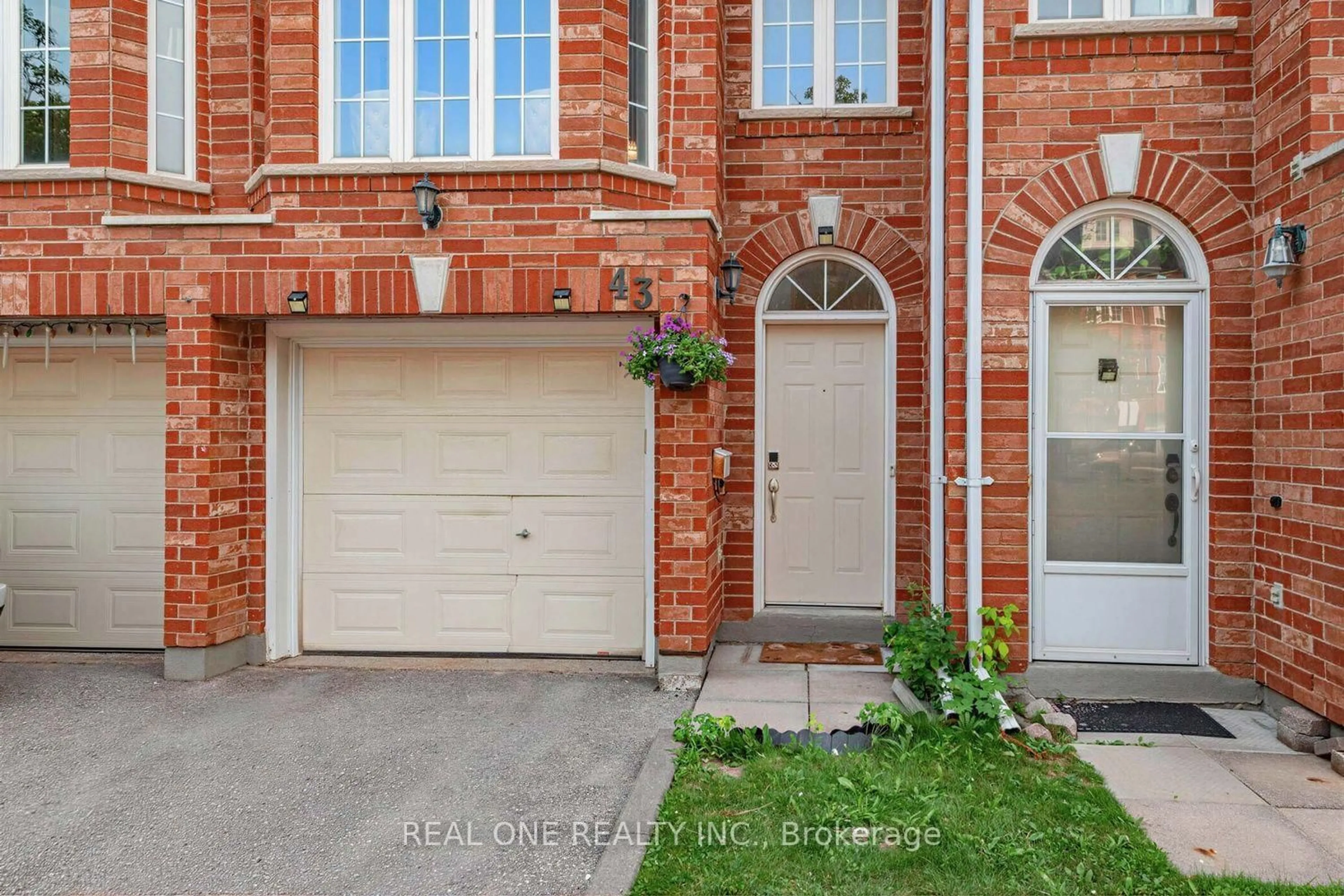 Home with brick exterior material, street for 43 Bethune Way, Markham Ontario L3S 4A5