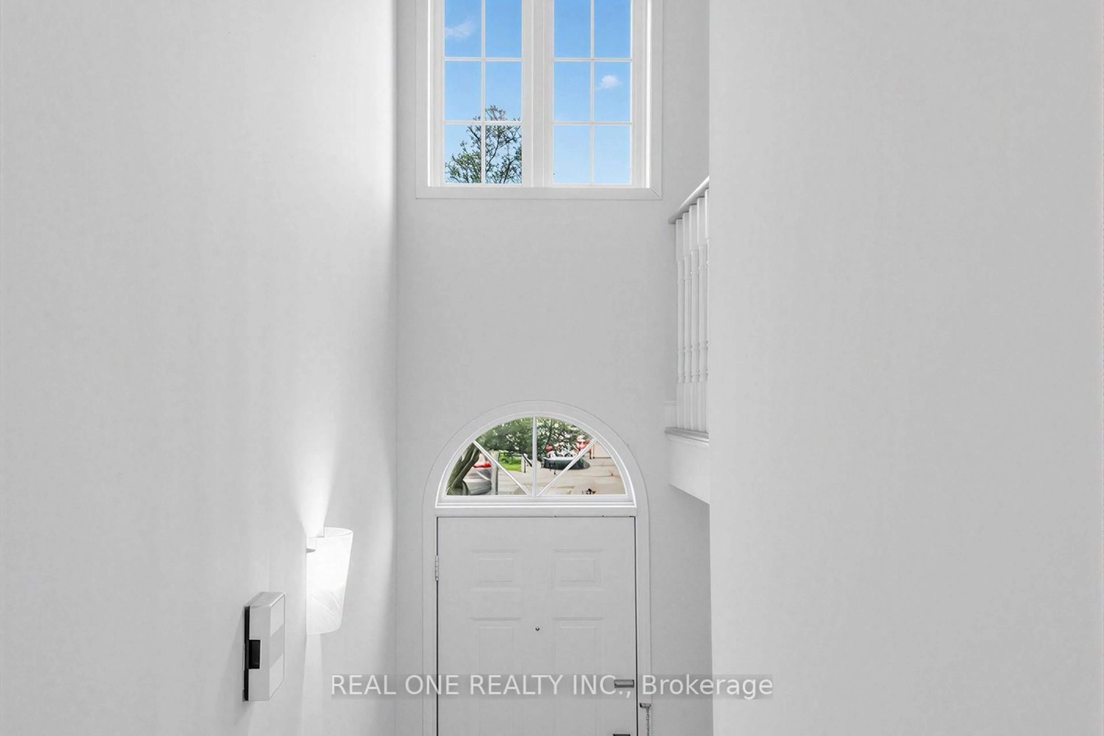 Indoor entryway for 43 Bethune Way, Markham Ontario L3S 4A5