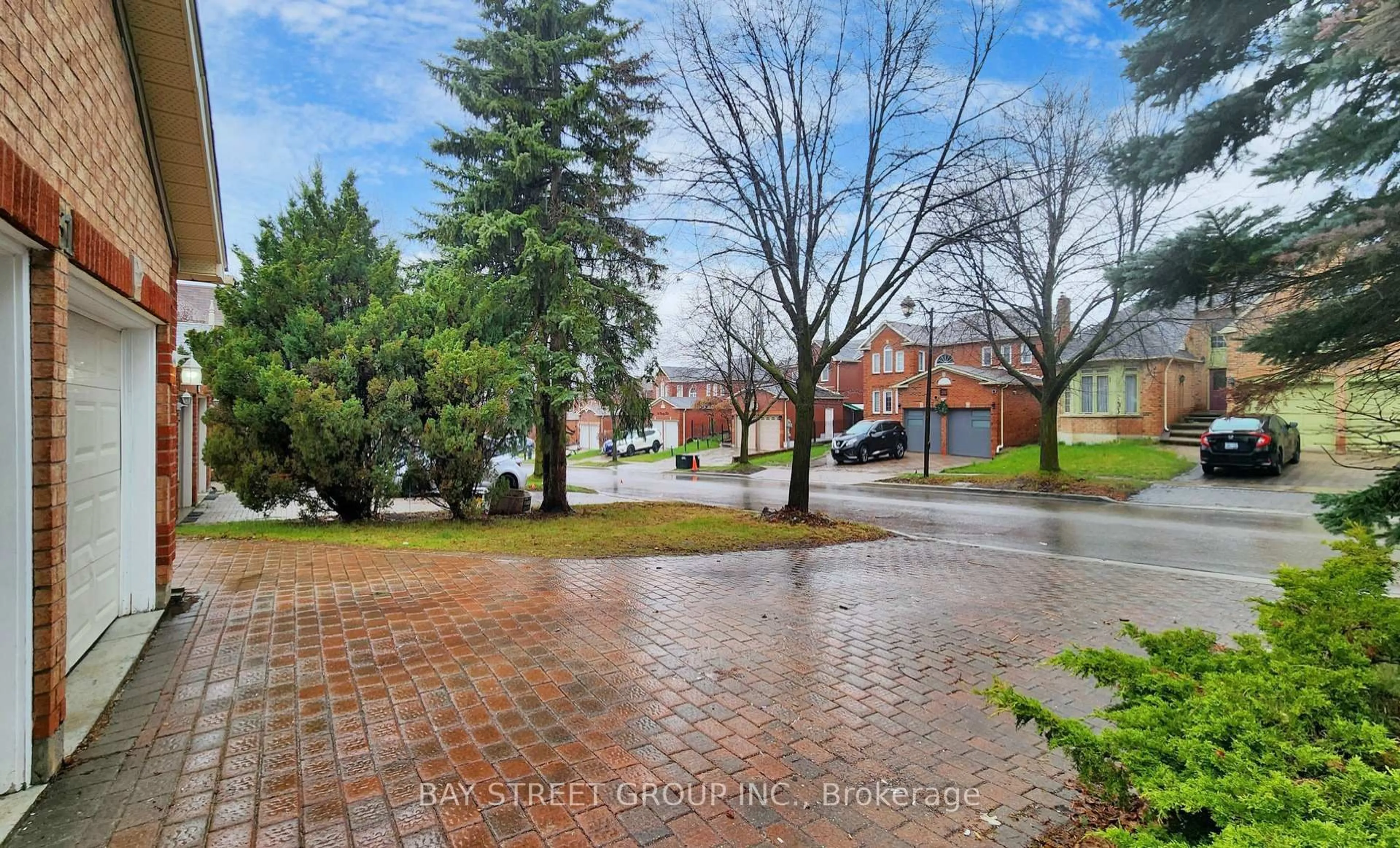Patio, street for 31 Cavalry Tr, Markham Ontario L3R 9H3