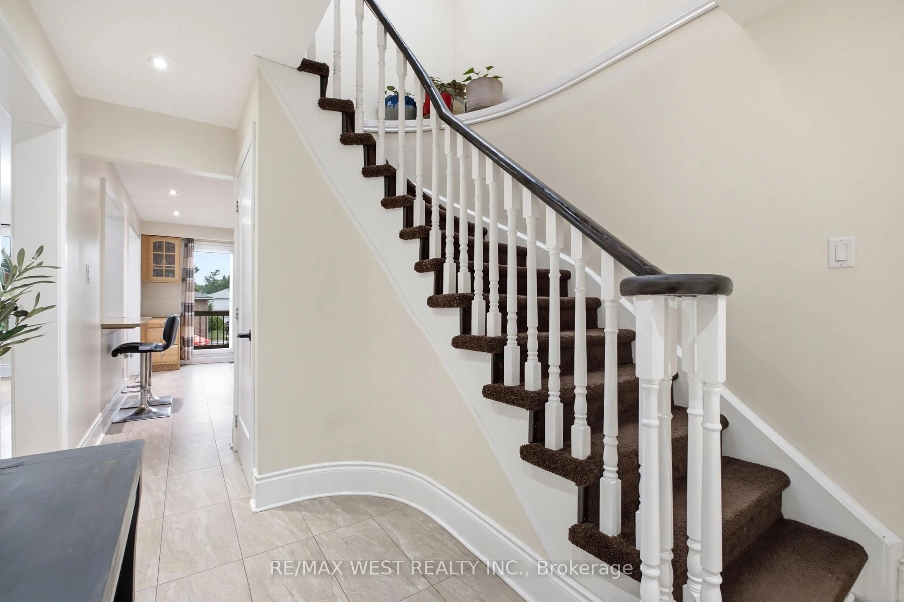 Stairs for 466 Britannia Ave, Bradford West Gwillimbury Ontario L3Z 1A7