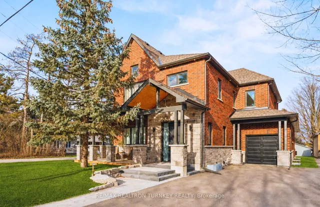 271 Main St, Uxbridge 2