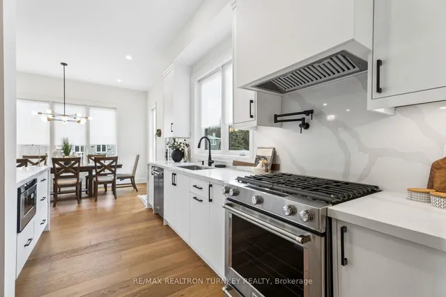 271 Main St, Uxbridge 5