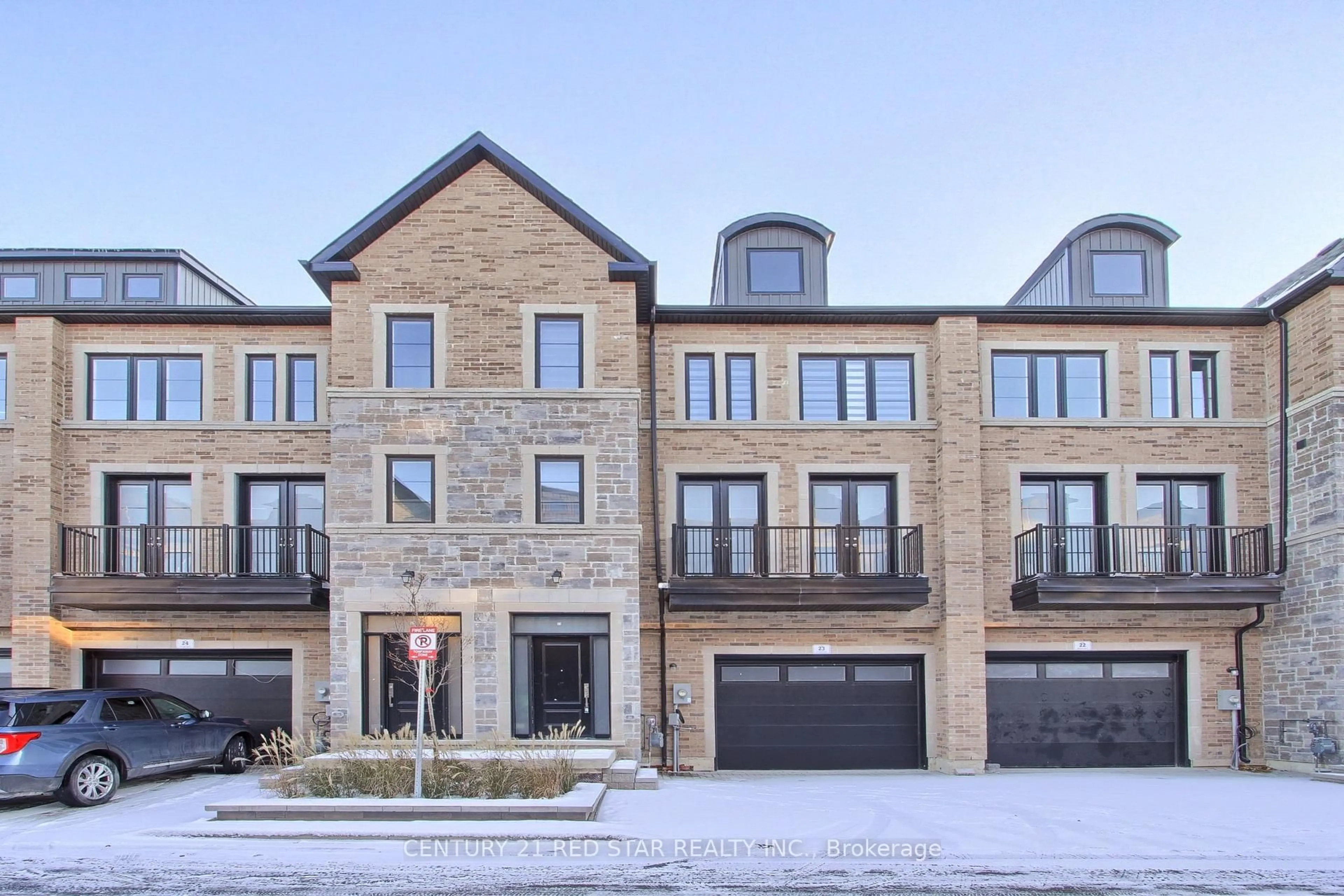Home with brick exterior material, unknown for 260 Eagle St #23, Newmarket Ontario L3Y 1K1