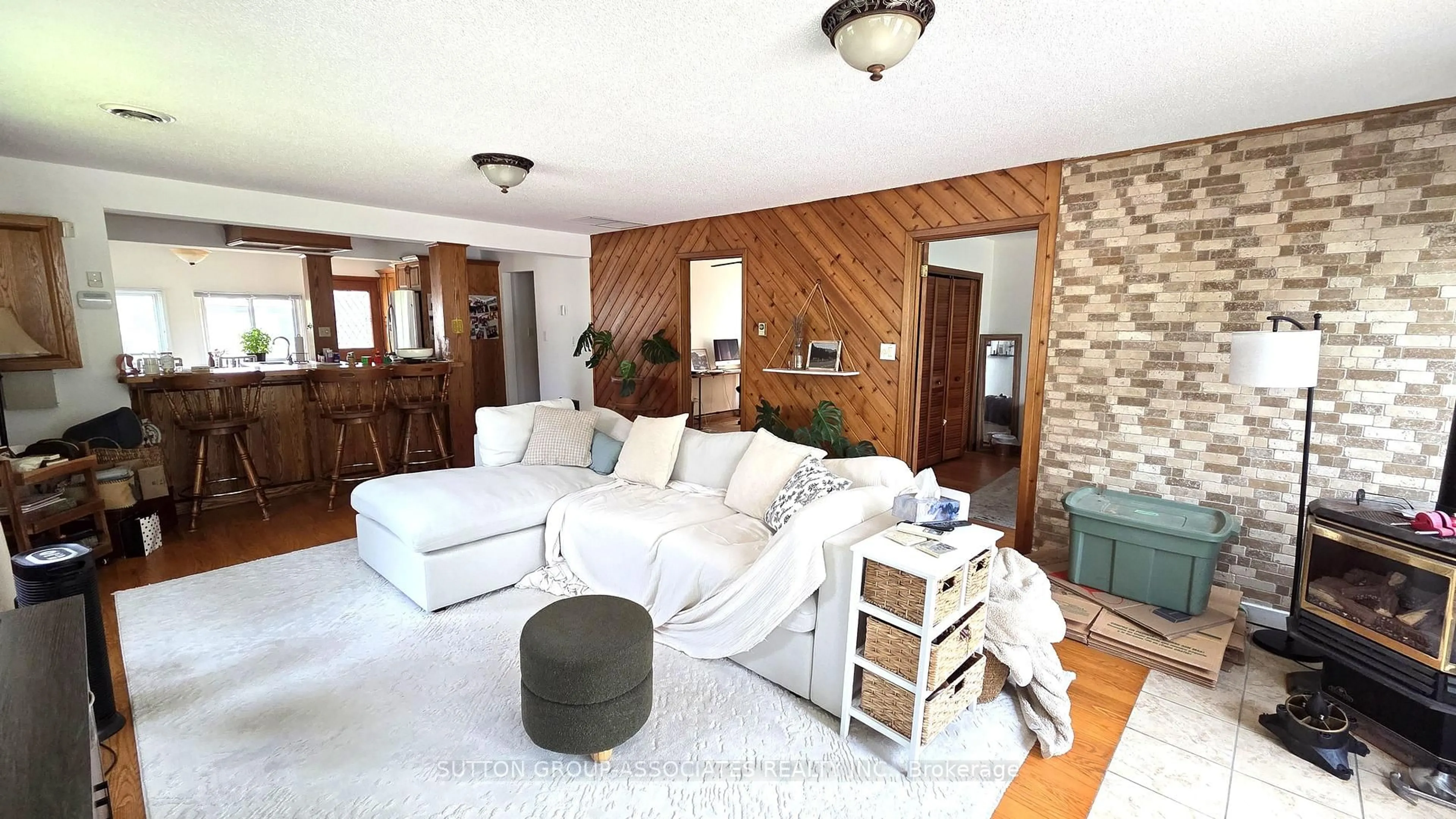 Living room with furniture, wood/laminate floor for 1099 Poplar Dr, Innisfil Ontario L0L 1R0