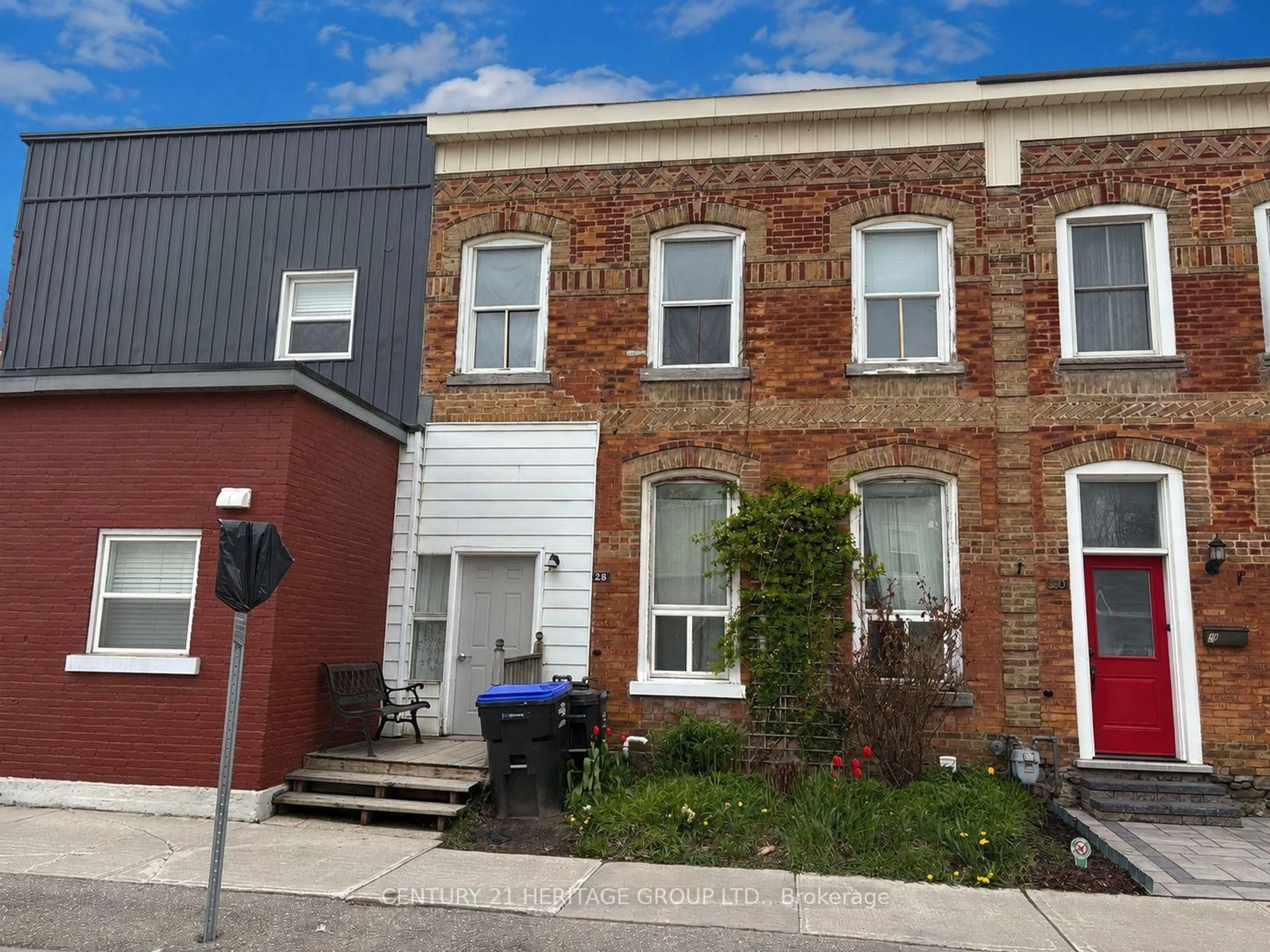 A pic from outside/outdoor area/front of a property/back of a property/a pic from drone, street for 28 Queen St, New Tecumseth Ontario L0G 1W0