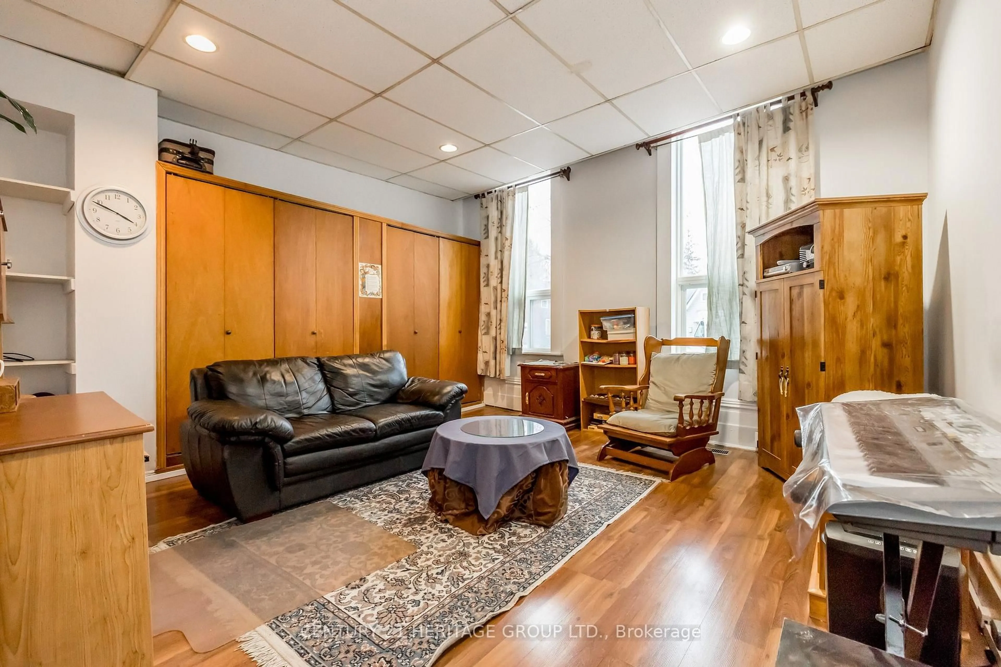 Living room with furniture, wood/laminate floor for 28 Queen St, New Tecumseth Ontario L0G 1W0