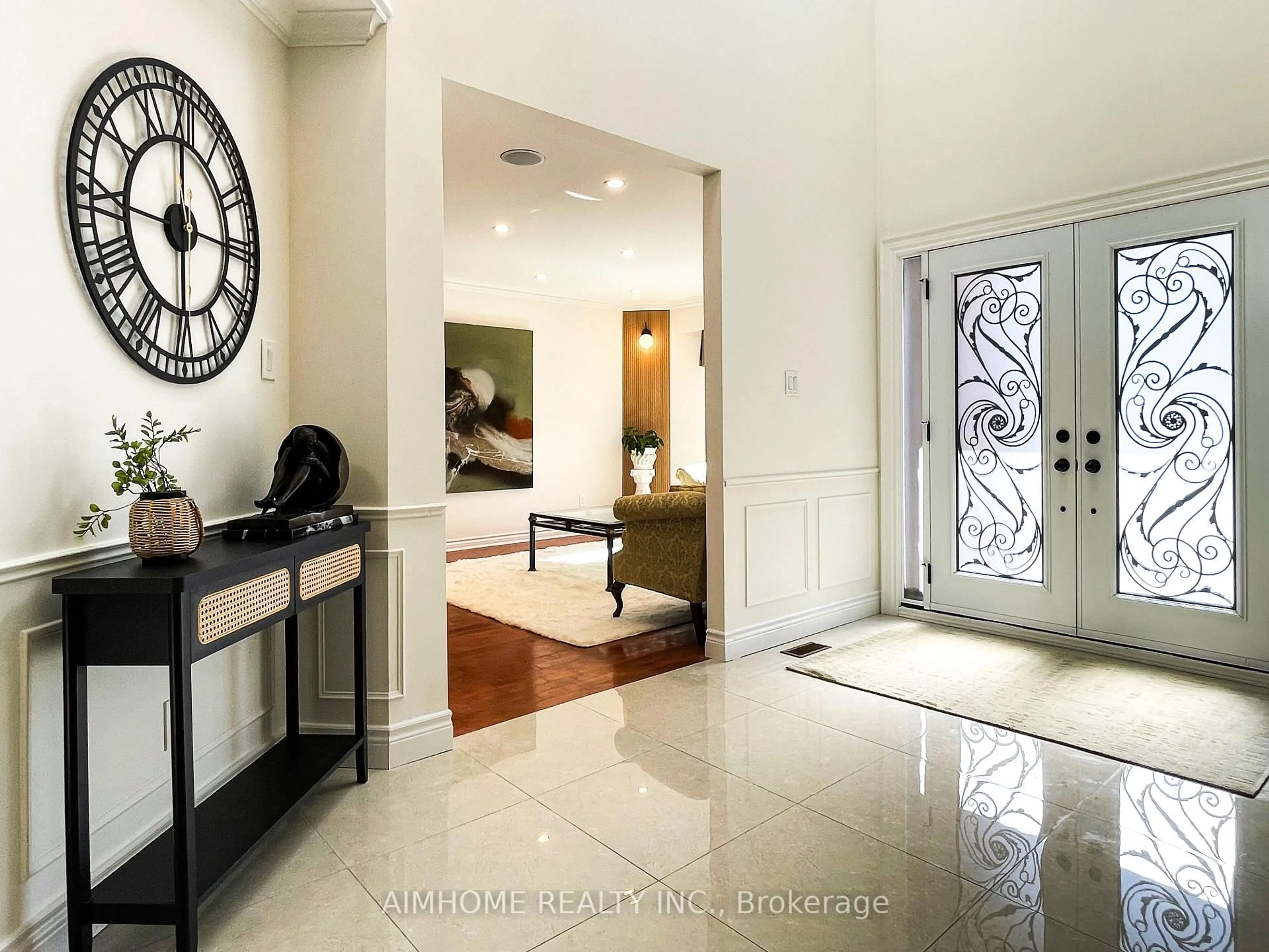 Indoor foyer for 8 Cygnus Dr, Richmond Hill Ontario L4C 8P2