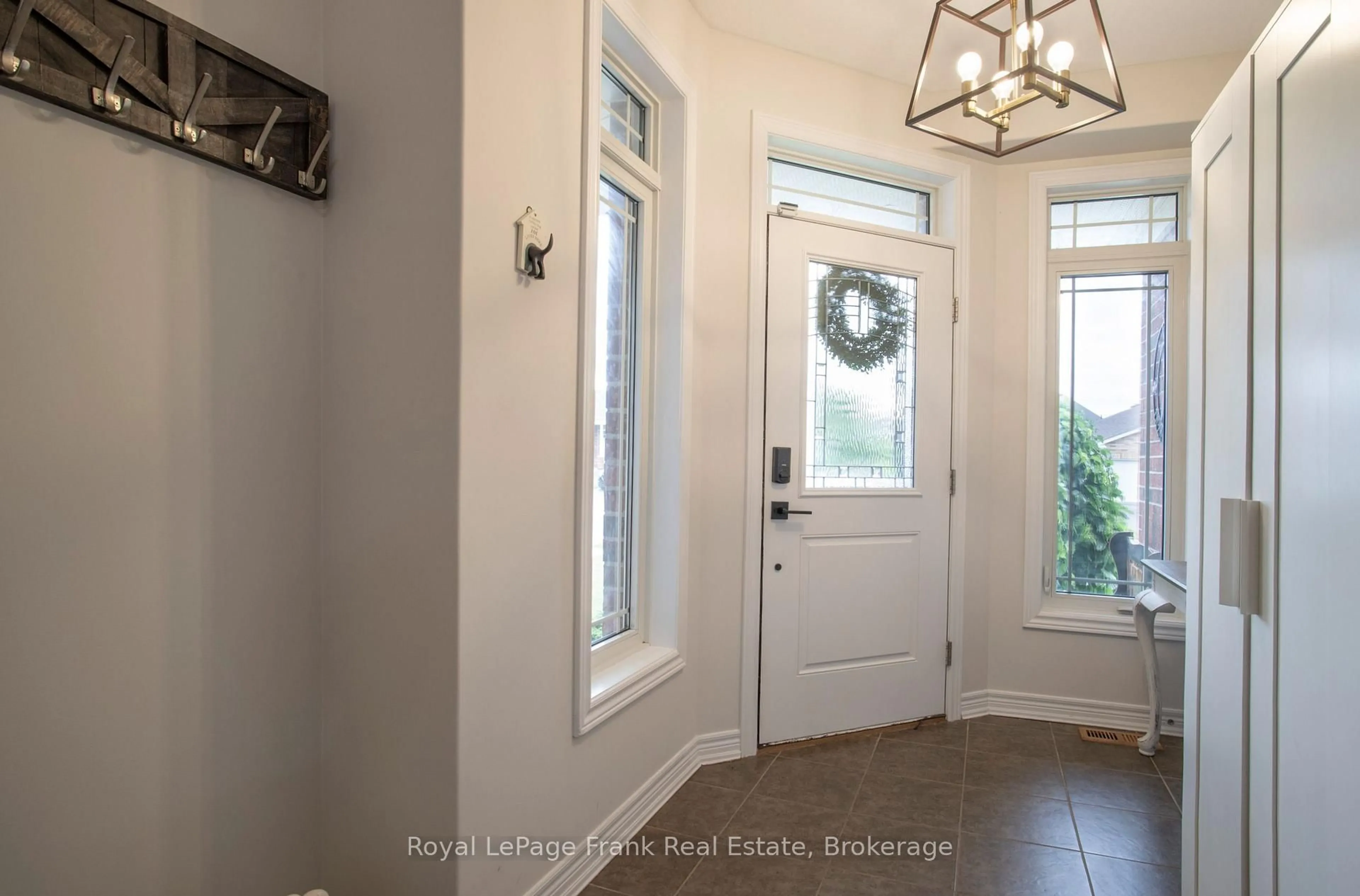 Indoor entryway for 80 Mike Hart Dr, Essa Ontario L0M 1B6