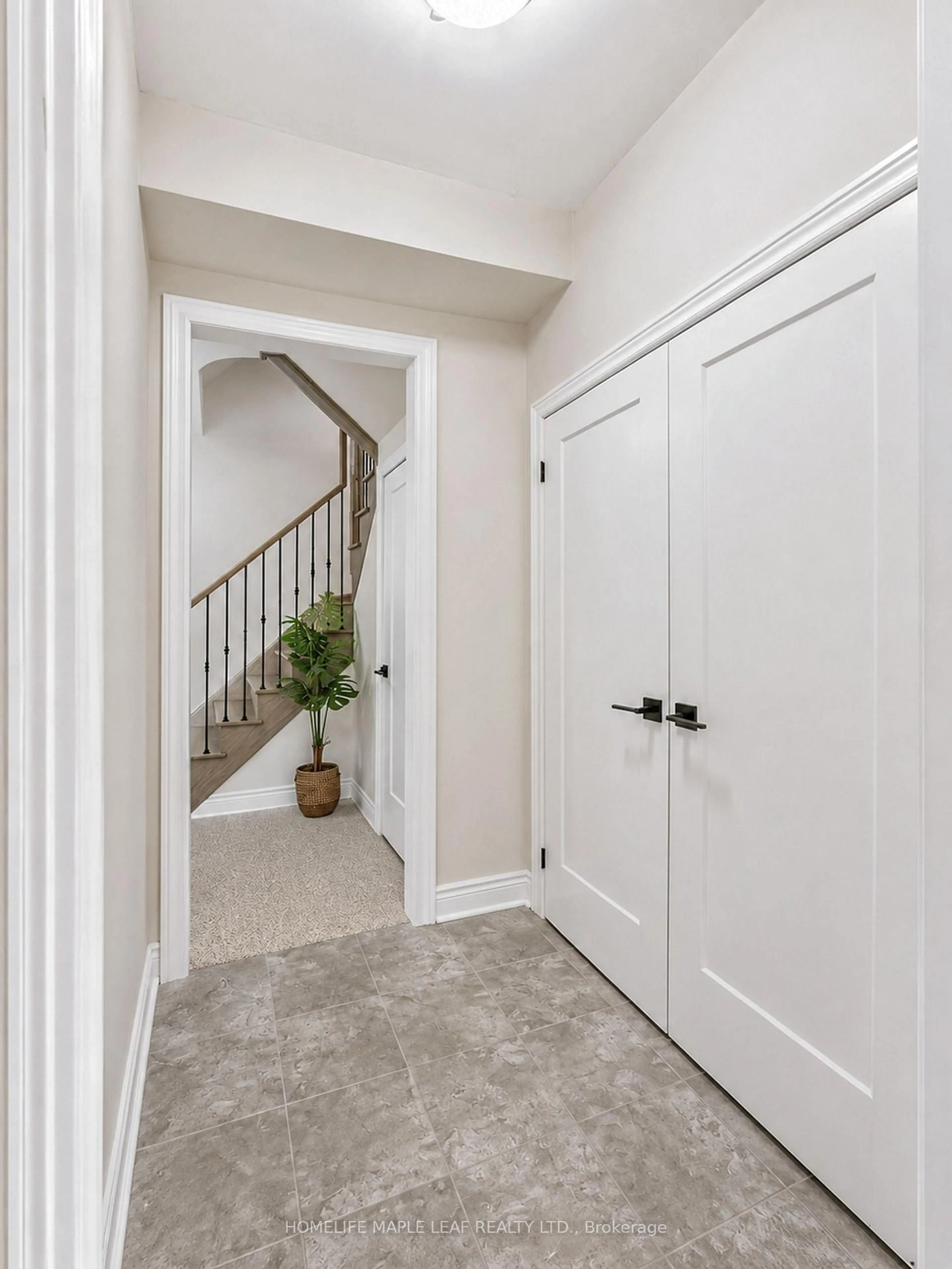 Indoor entryway for 11 Aylin Cres, Vaughan Ontario L6A 4Z8