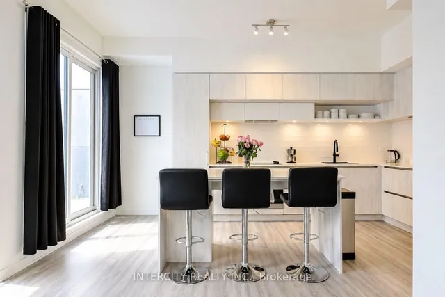 11 David Eyer Rd #1504, Richmond Hill 2