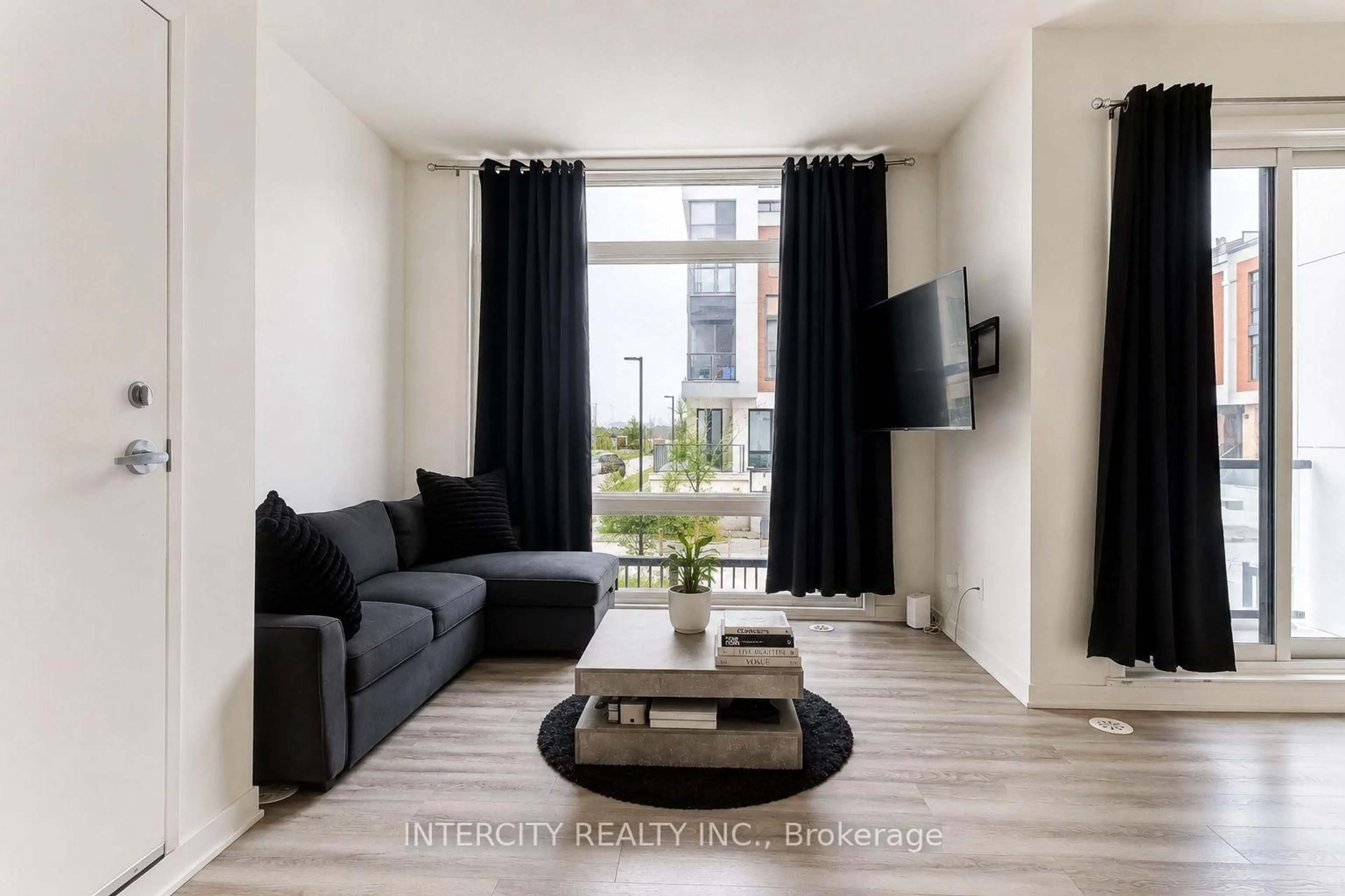 Living room with furniture, unknown for 11 David Eyer Rd #1504, Richmond Hill Ontario L4S 0N3