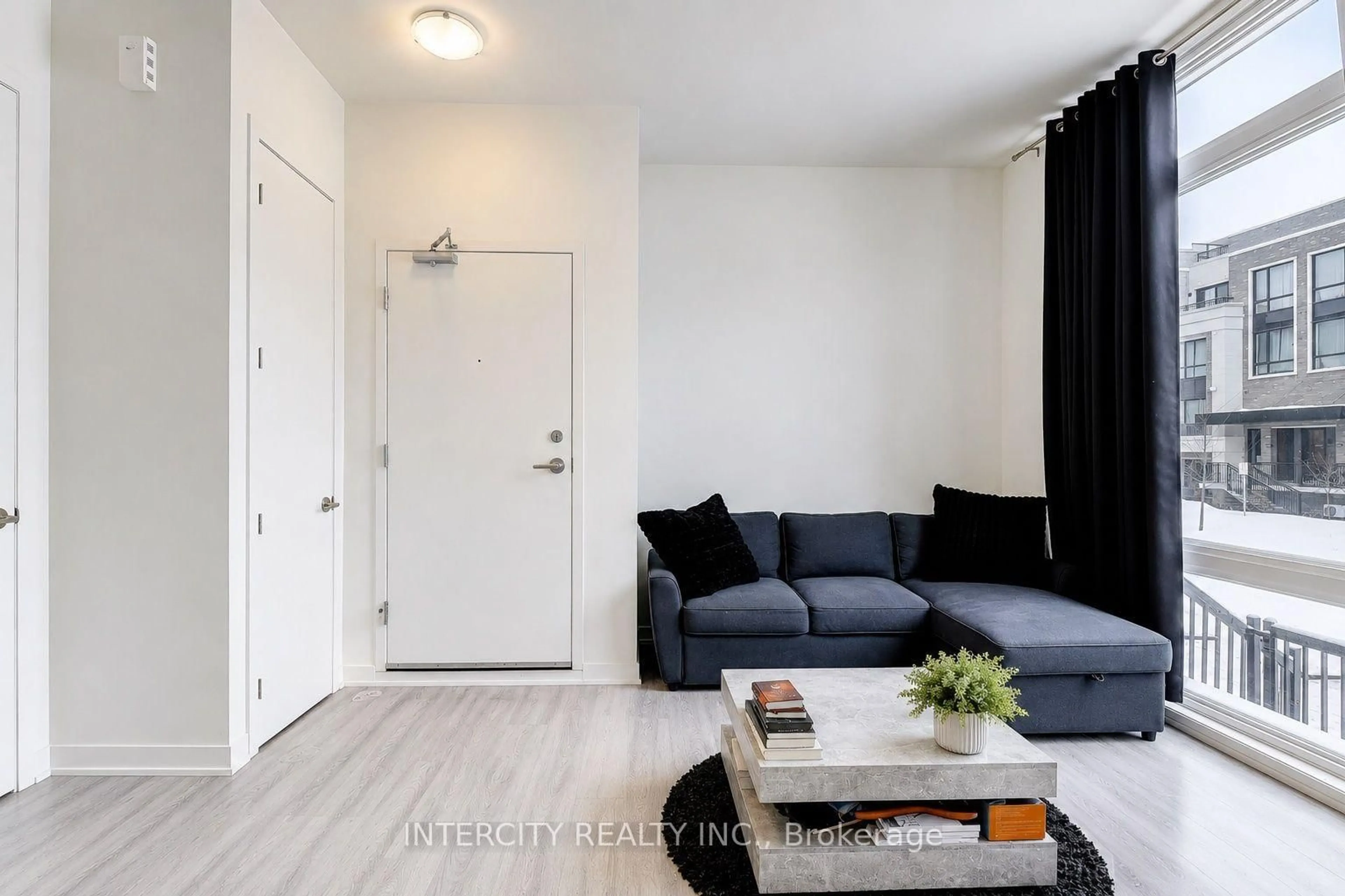 Living room with furniture, unknown for 11 David Eyer Rd #1504, Richmond Hill Ontario L4S 0N3