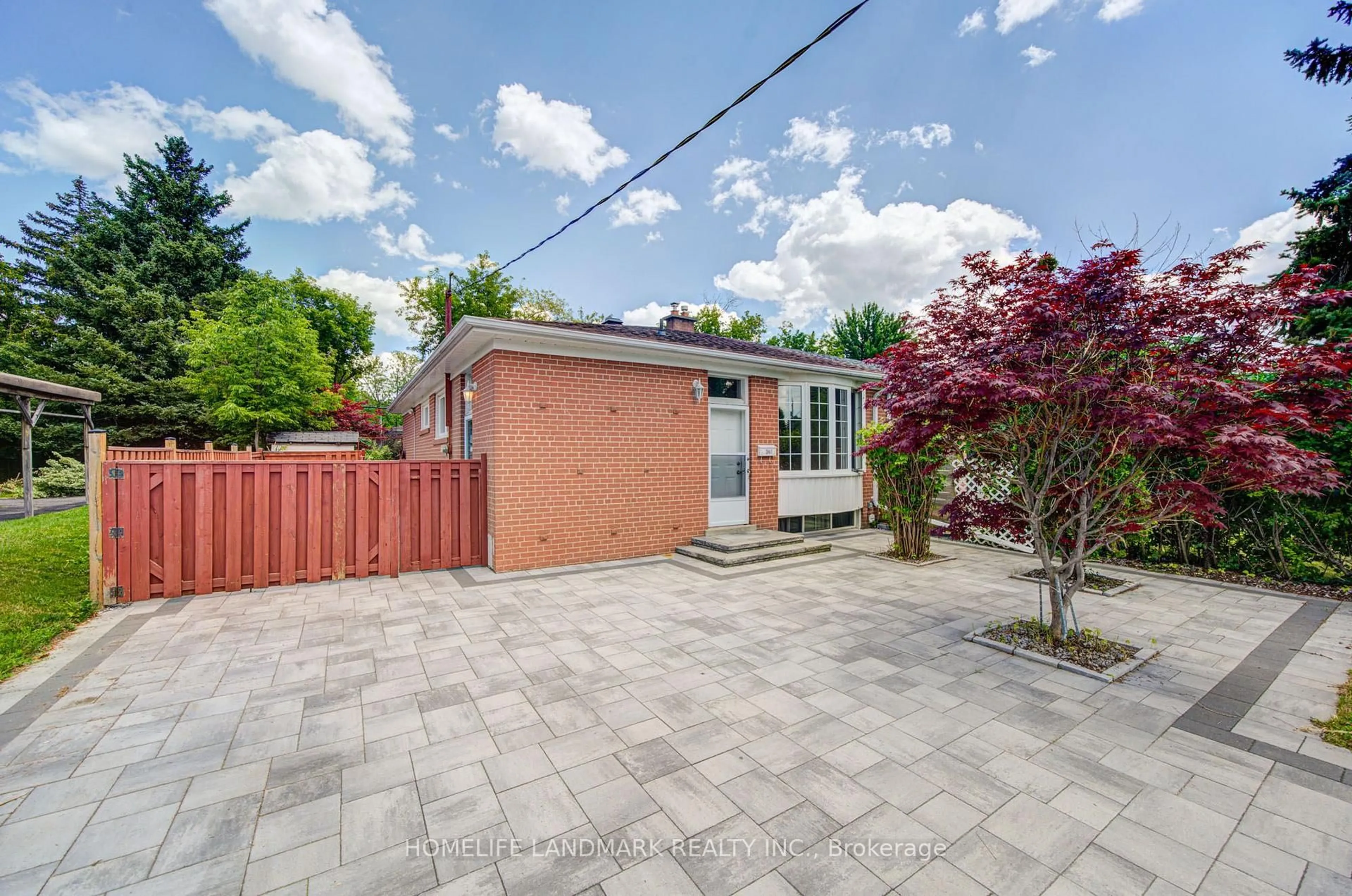 Patio, street for 341 Blue Grass Blvd, Richmond Hill Ontario L4C 3H3