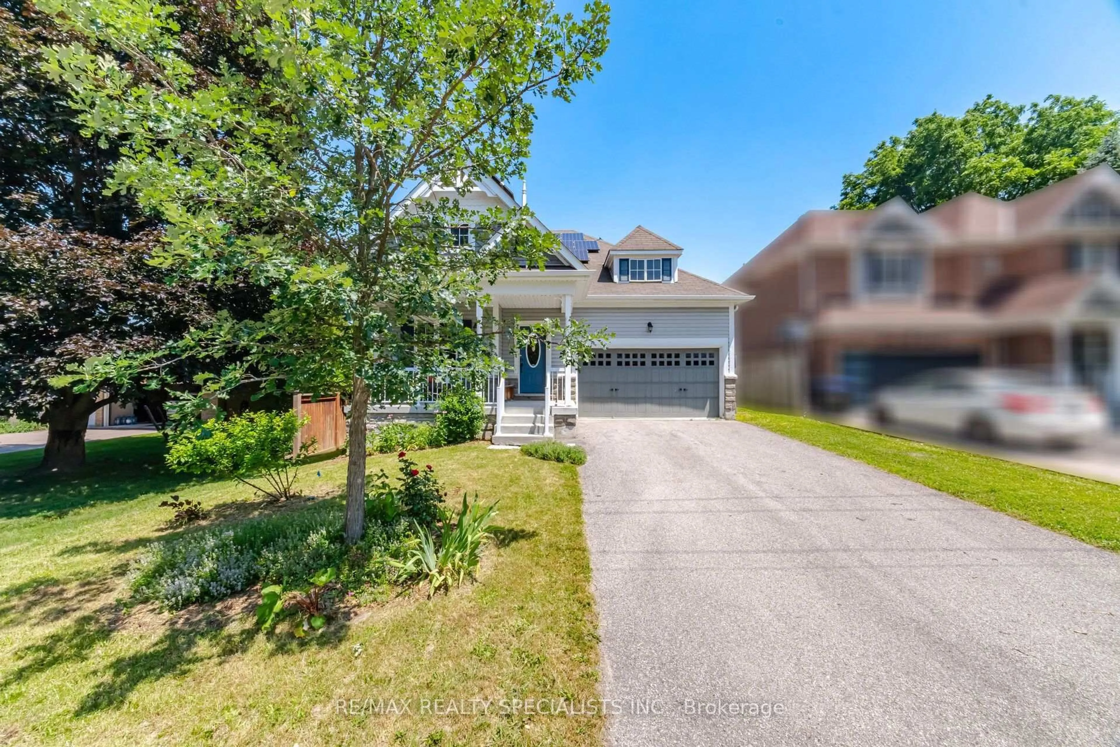 A pic from outside/outdoor area/front of a property/back of a property/a pic from drone, street for 173 Church St, New Tecumseth Ontario L9R 0G2