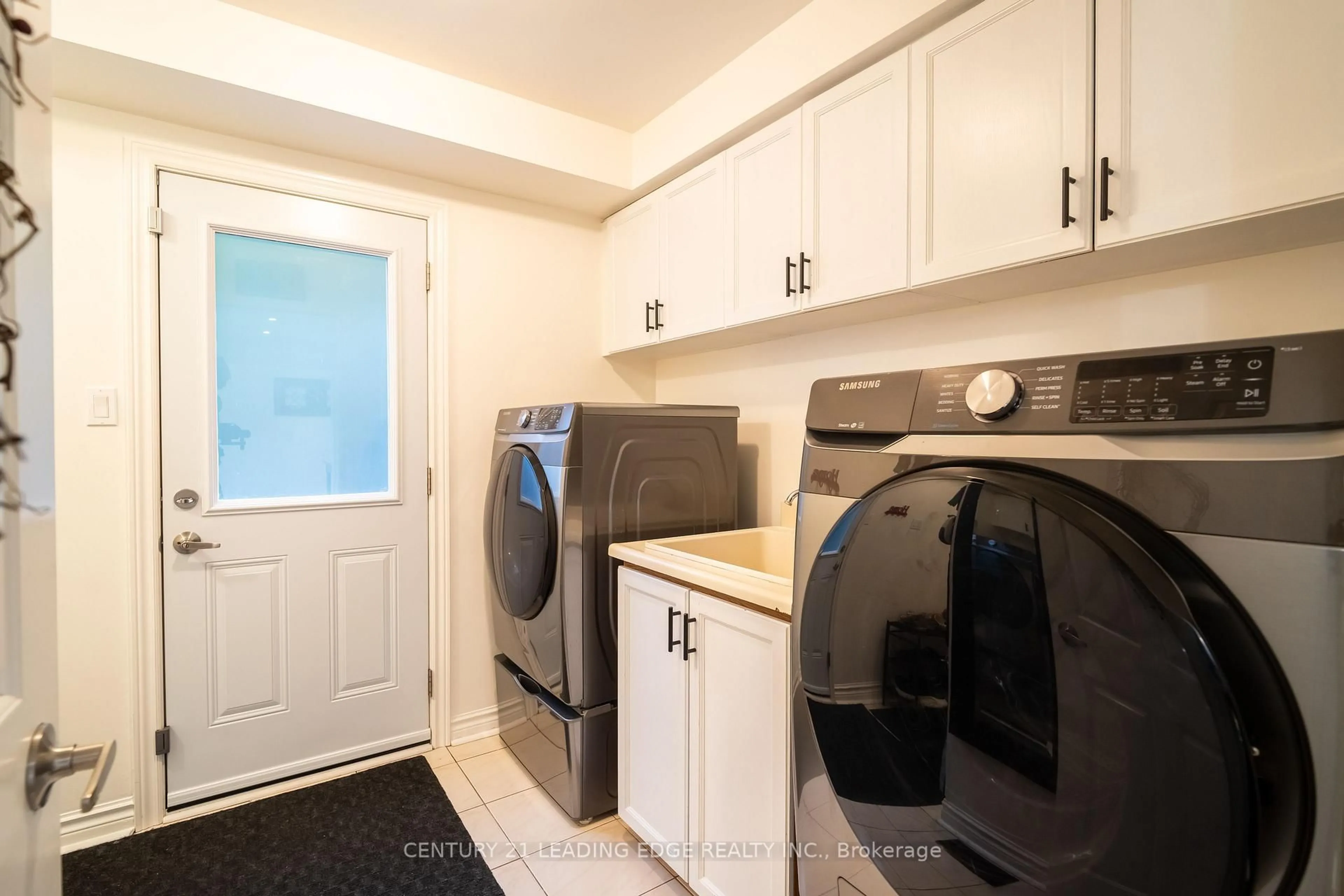 Laundry room for 53 McClenny Dr, Aurora Ontario L4G 5P5