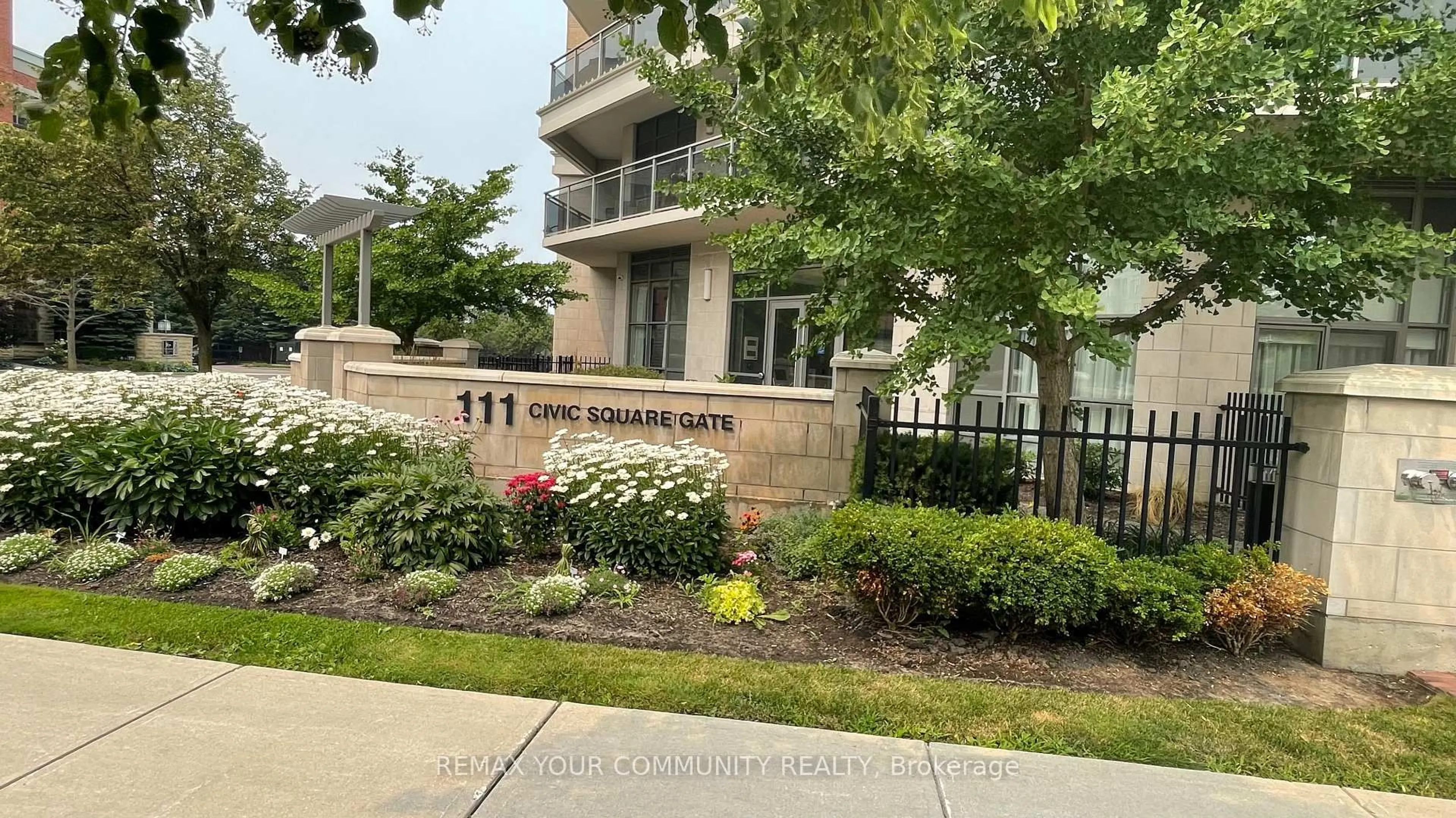 Unknown for 111 Civic Square Gate #222, Aurora Ontario L4G 0S6