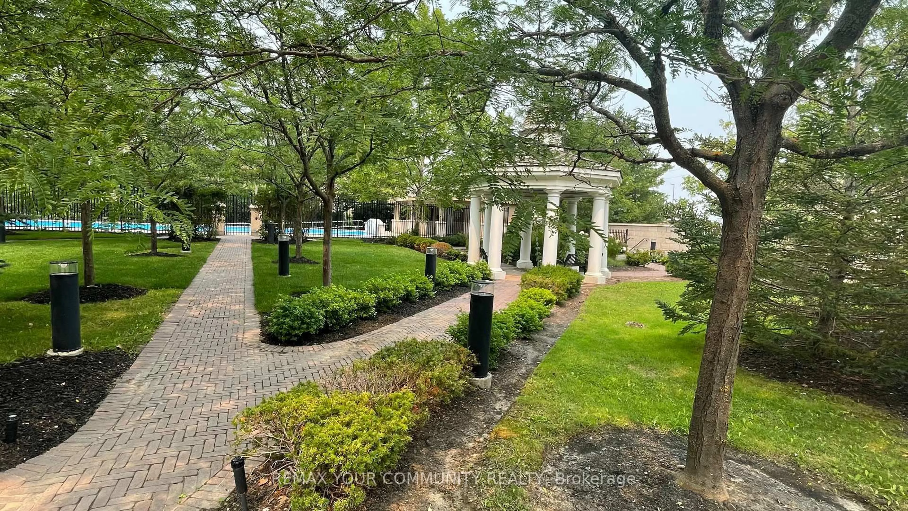 Unknown for 111 Civic Square Gate #222, Aurora Ontario L4G 0S6