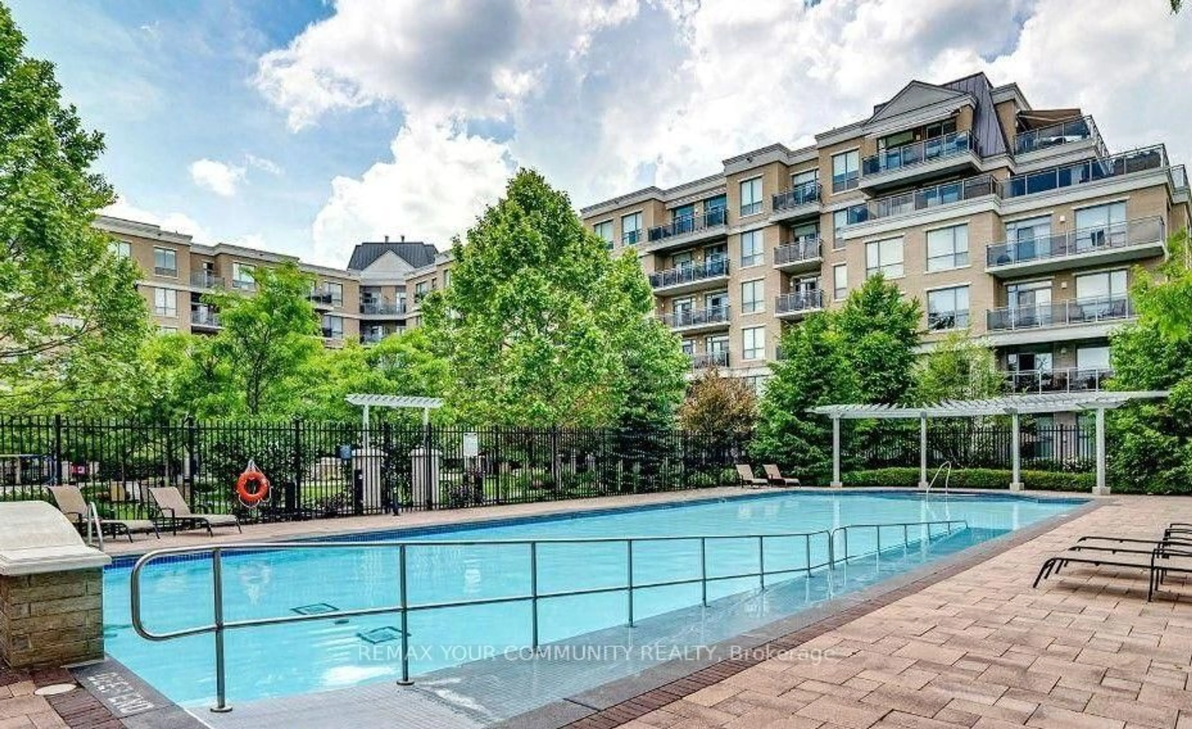 Pool for 111 Civic Square Gate #222, Aurora Ontario L4G 0S6