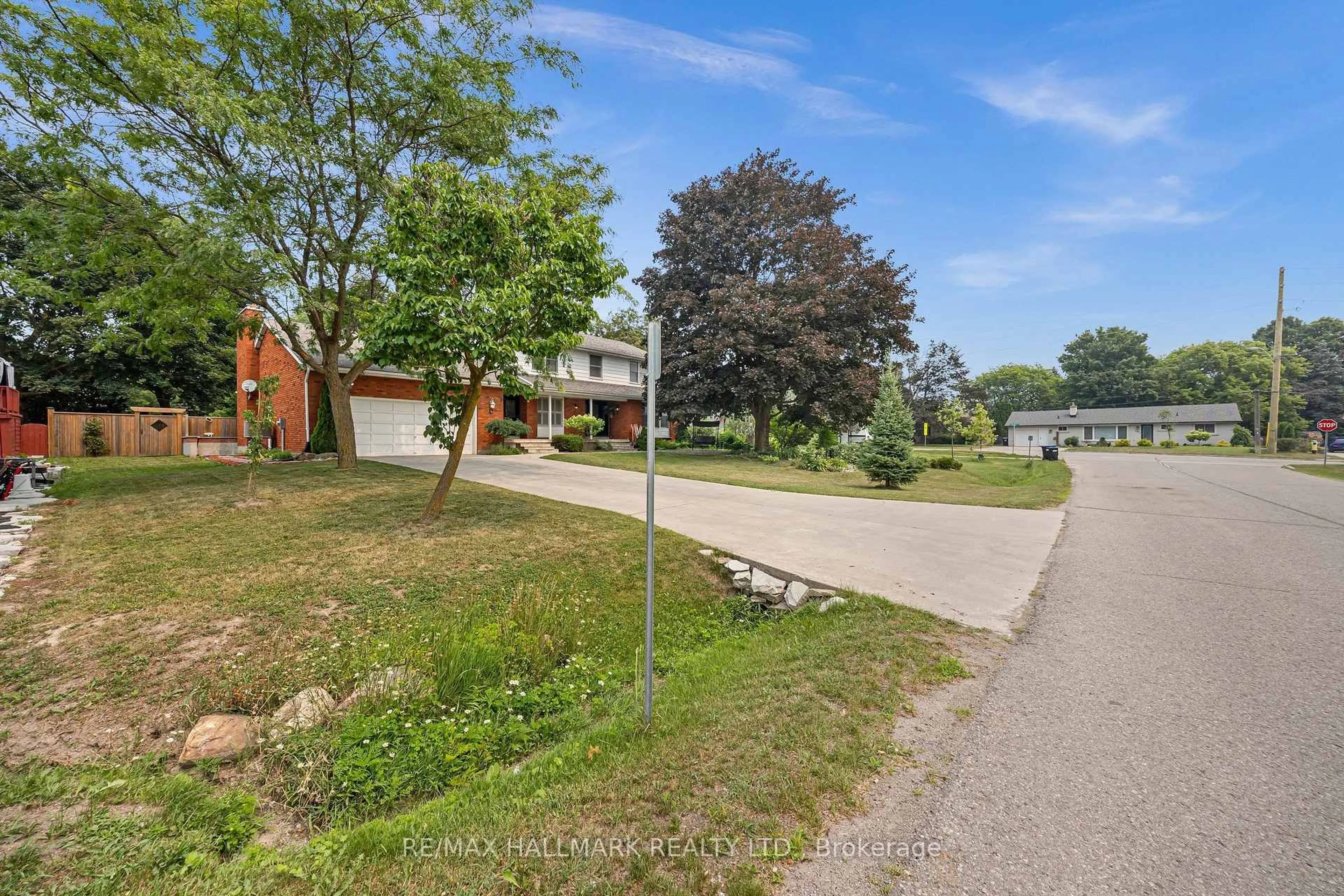 A pic from outside/outdoor area/front of a property/back of a property/a pic from drone, street for 4 Doner St, New Tecumseth Ontario L9R 1M5