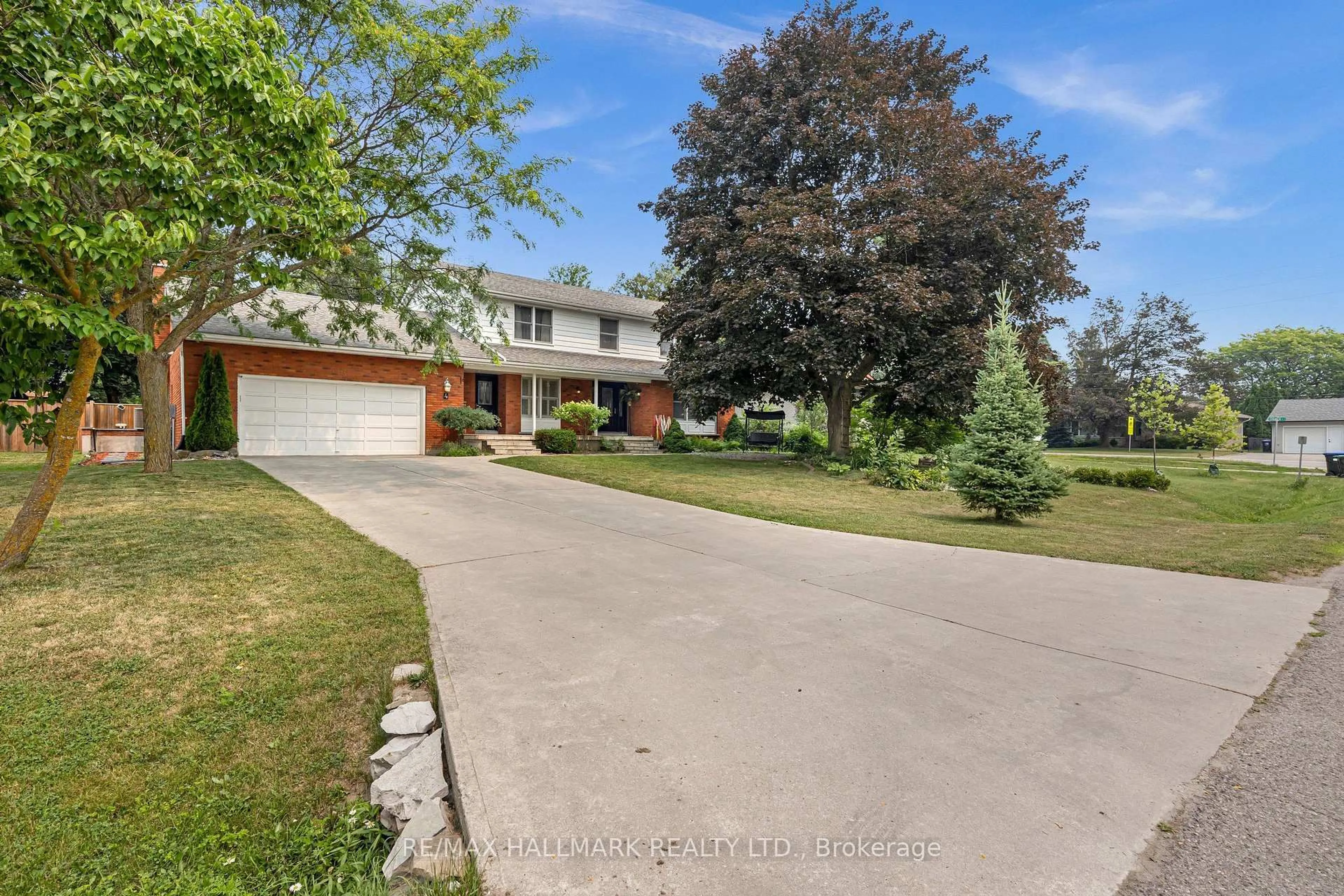 A pic from outside/outdoor area/front of a property/back of a property/a pic from drone, street for 4 Doner St, New Tecumseth Ontario L9R 1M5