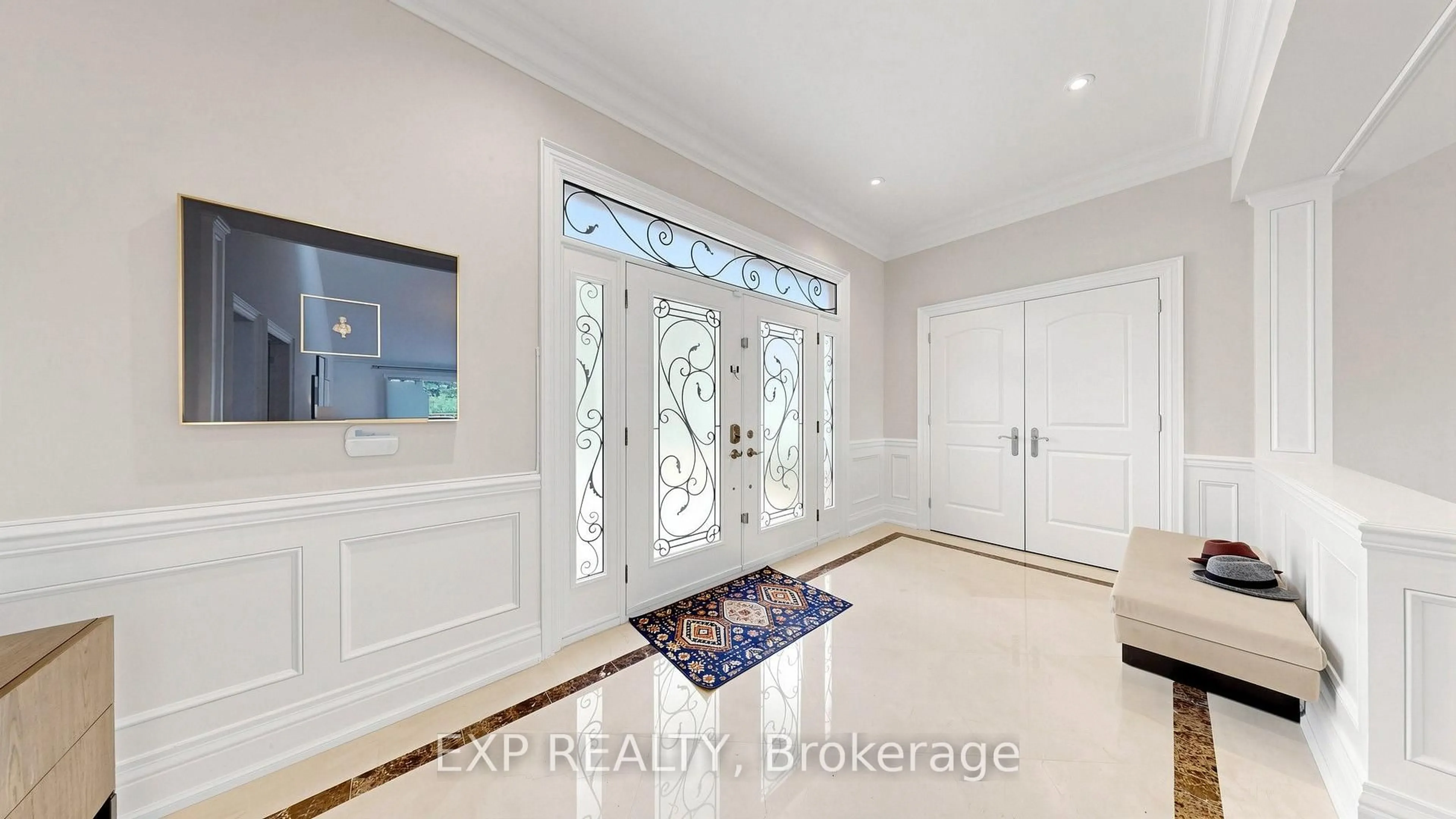 Indoor entryway for 18 Mccowan Lane, Whitchurch-Stouffville Ontario L4A 4C1