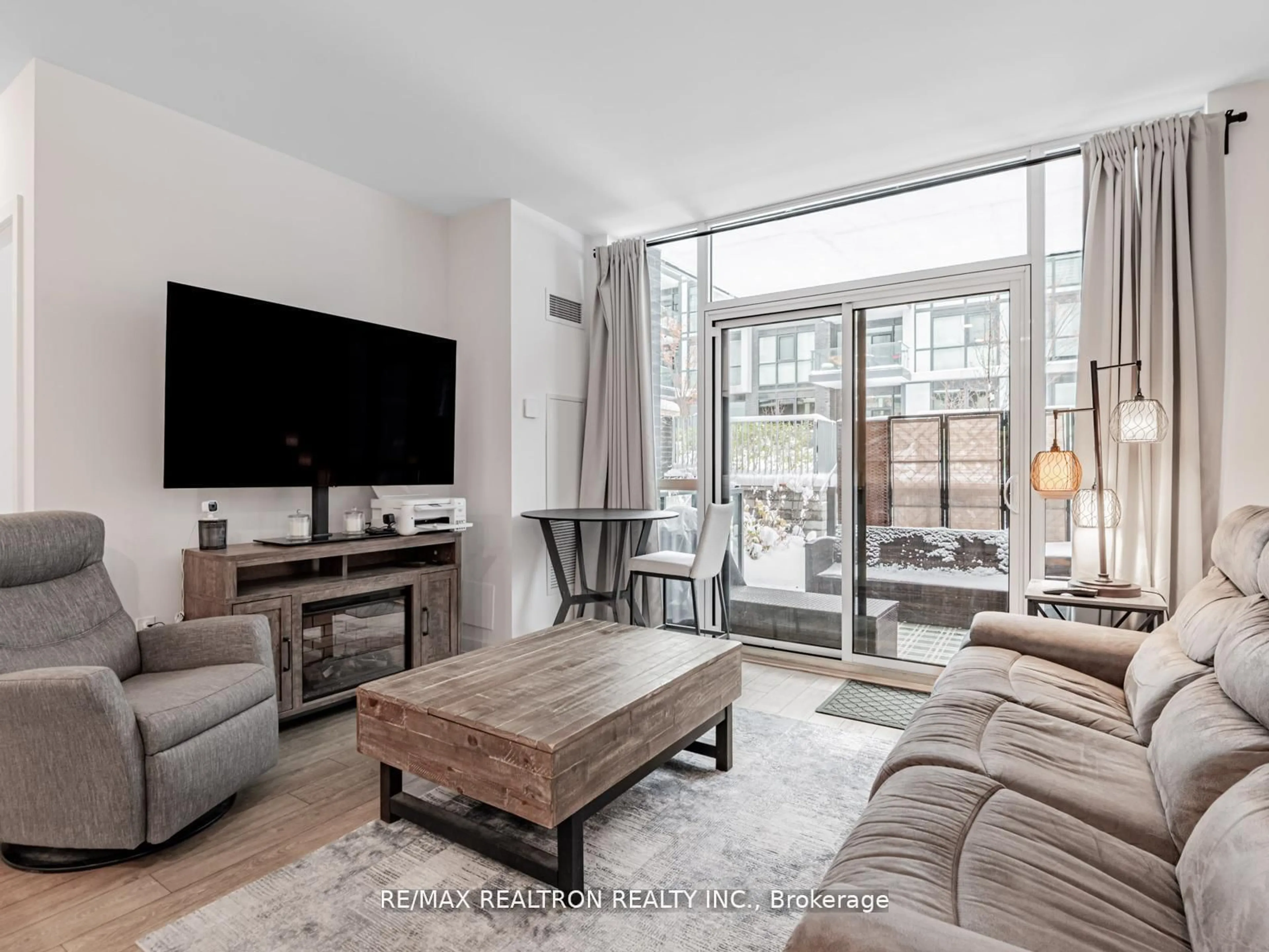 Living room with furniture, unknown for 415 SEA RAY Ave #G13, Innisfil Ontario L9S 0N9