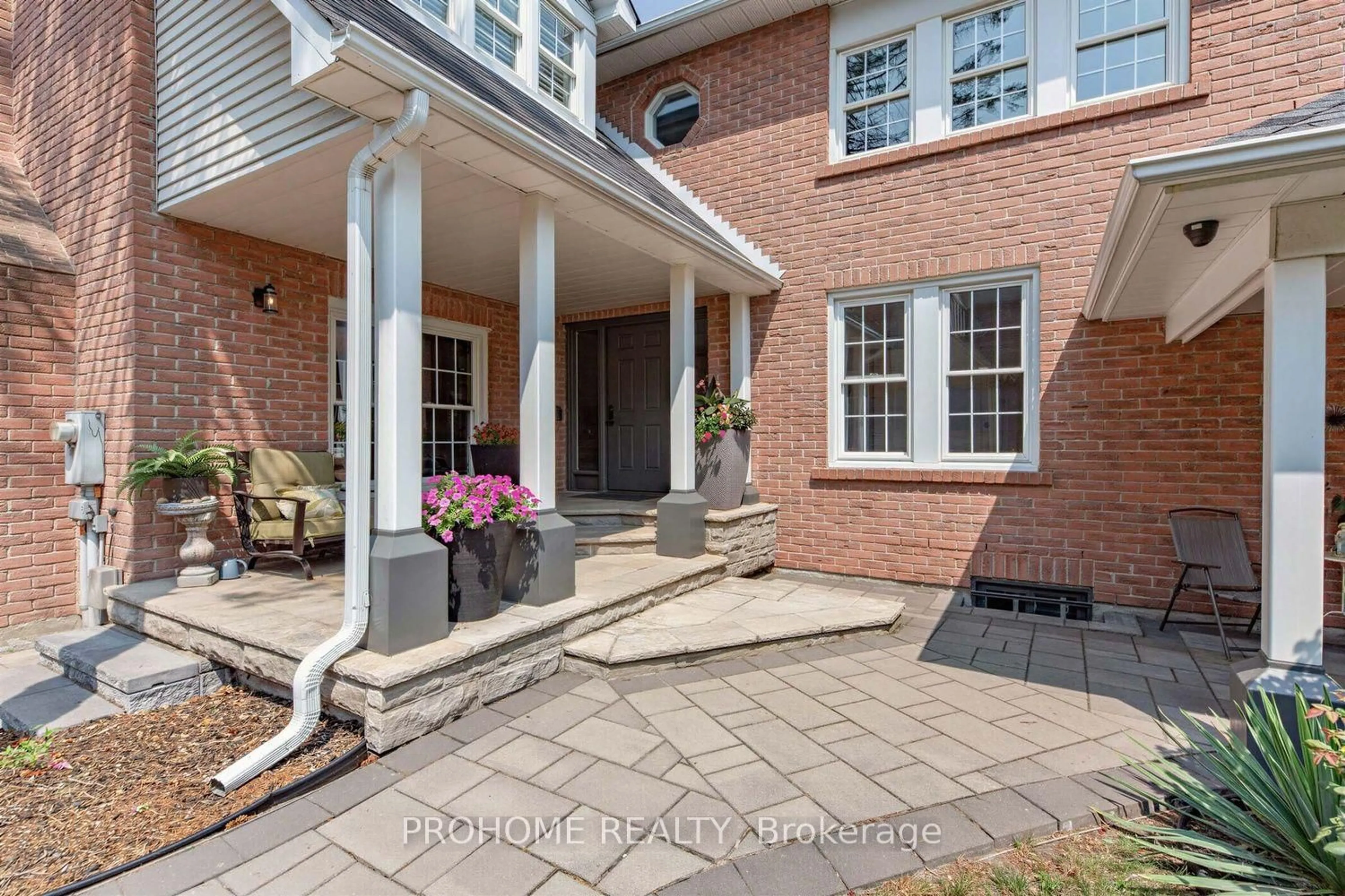 Home with brick exterior material, street for 43 Rosemead Clse, Markham Ontario L3R 3Z4