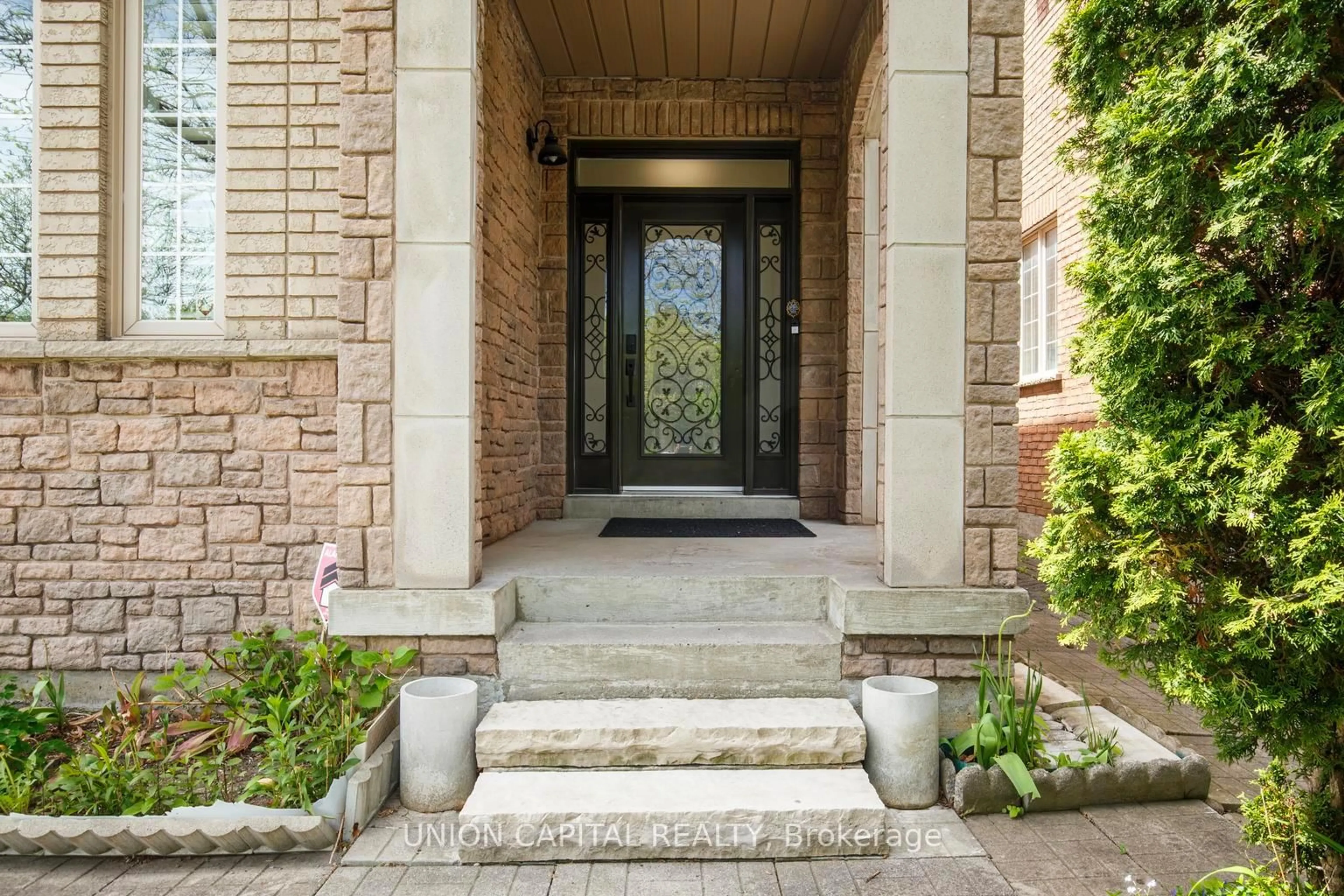 Indoor entryway for 69 Southbrook Cres, Markham Ontario L6C 2H6