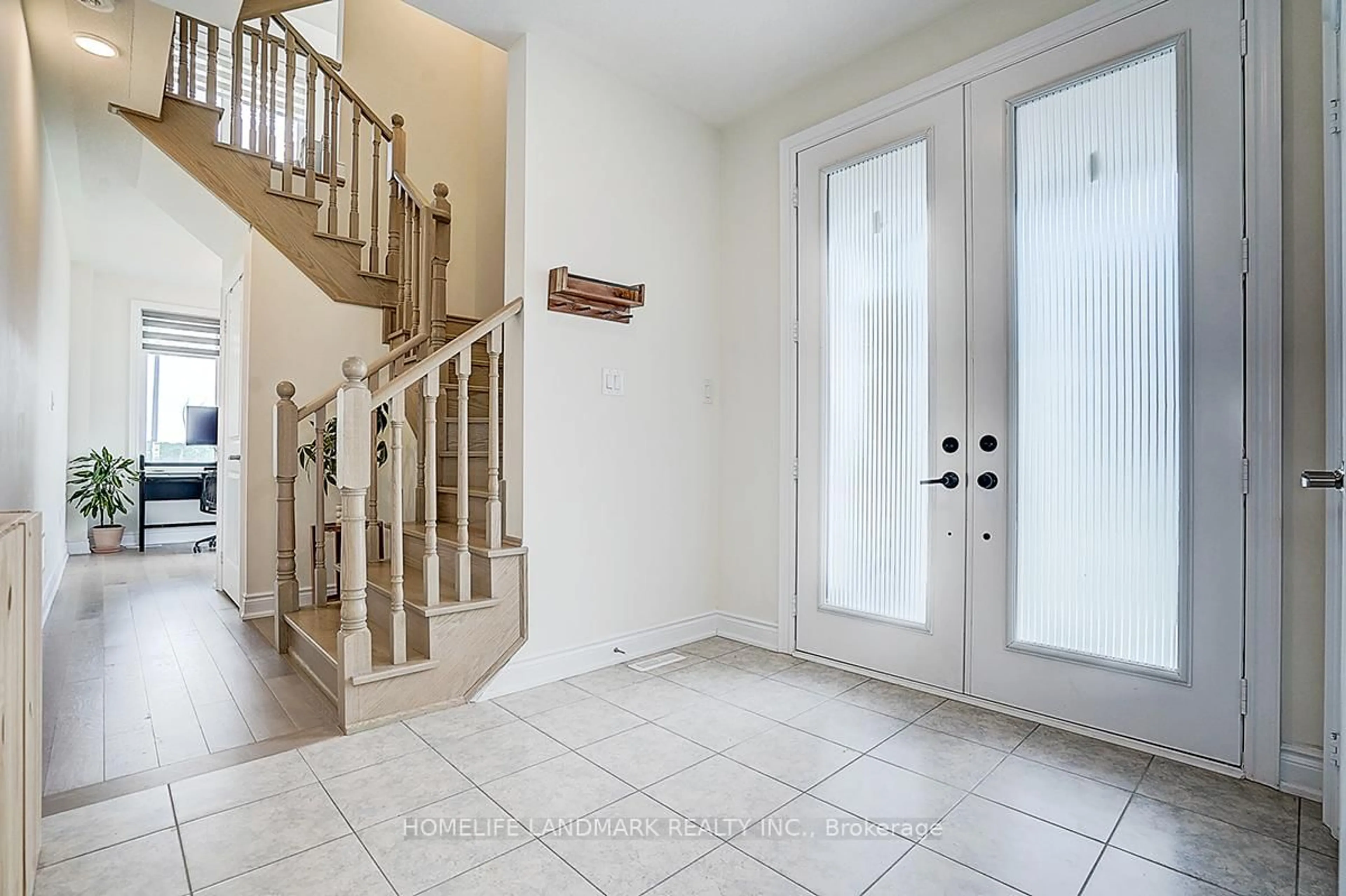 Indoor entryway for 50 Thule St, Vaughan Ontario L4H 5L2