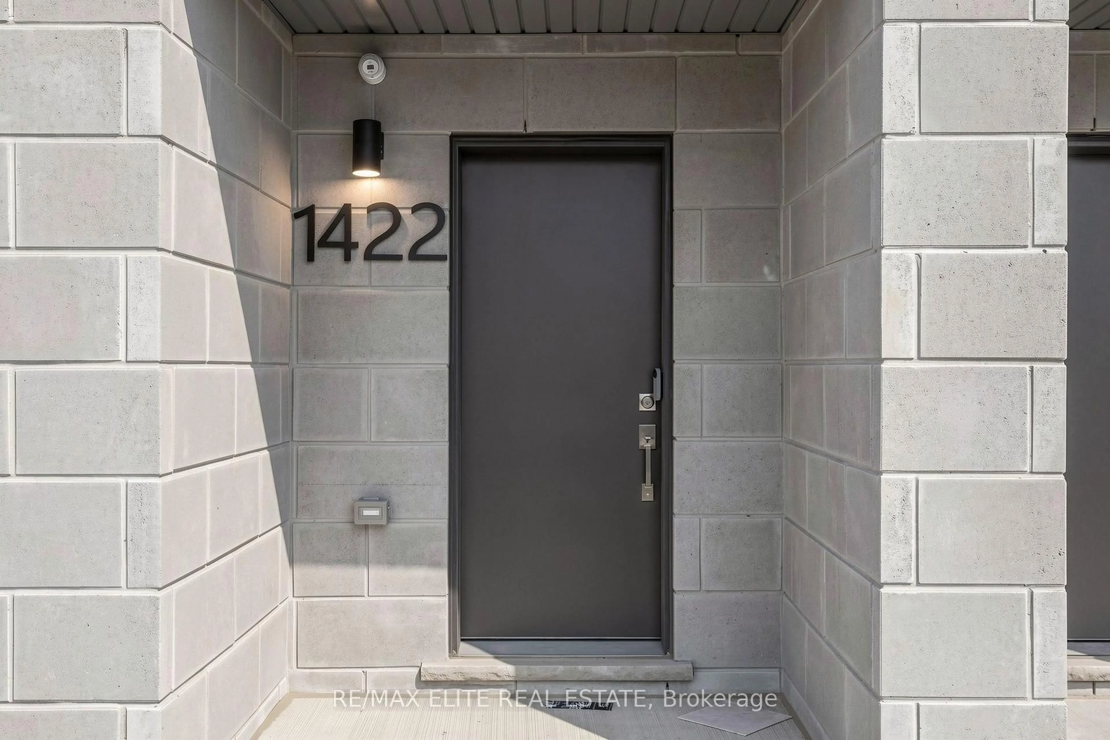 Indoor entryway for 1422 19th Ave, Richmond Hill Ontario L4E 3R9