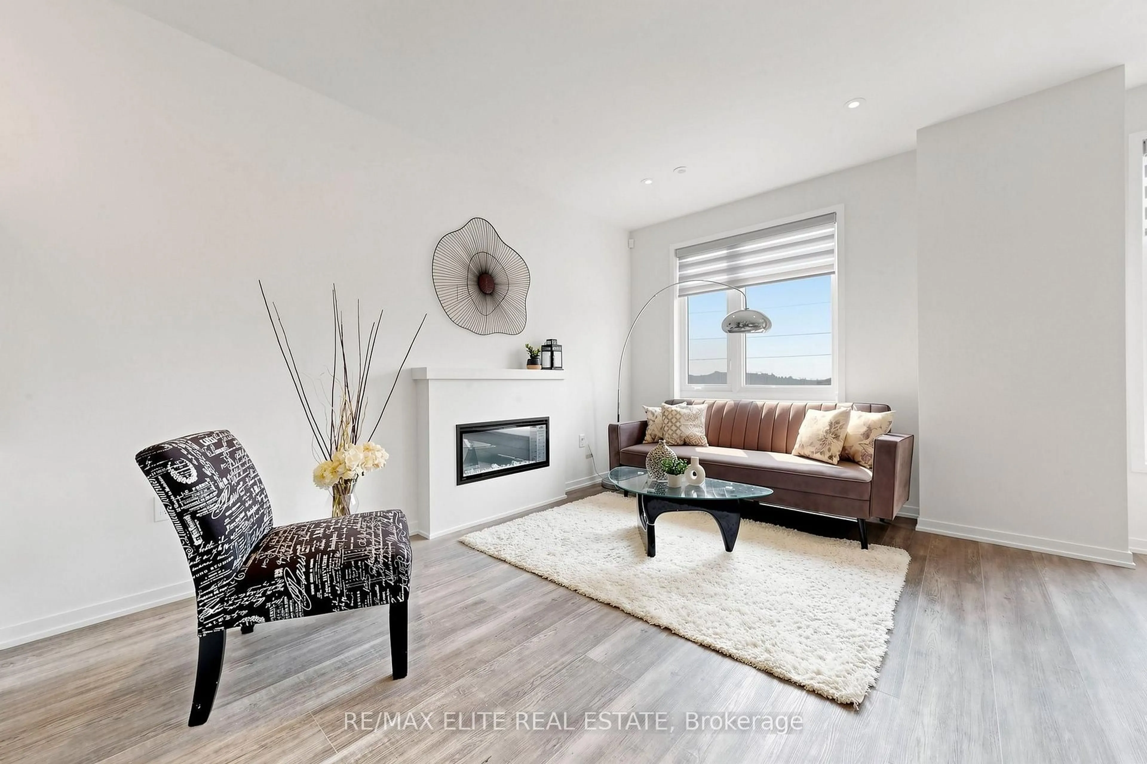 Living room with furniture, unknown for 1422 19th Ave, Richmond Hill Ontario L4E 3R9