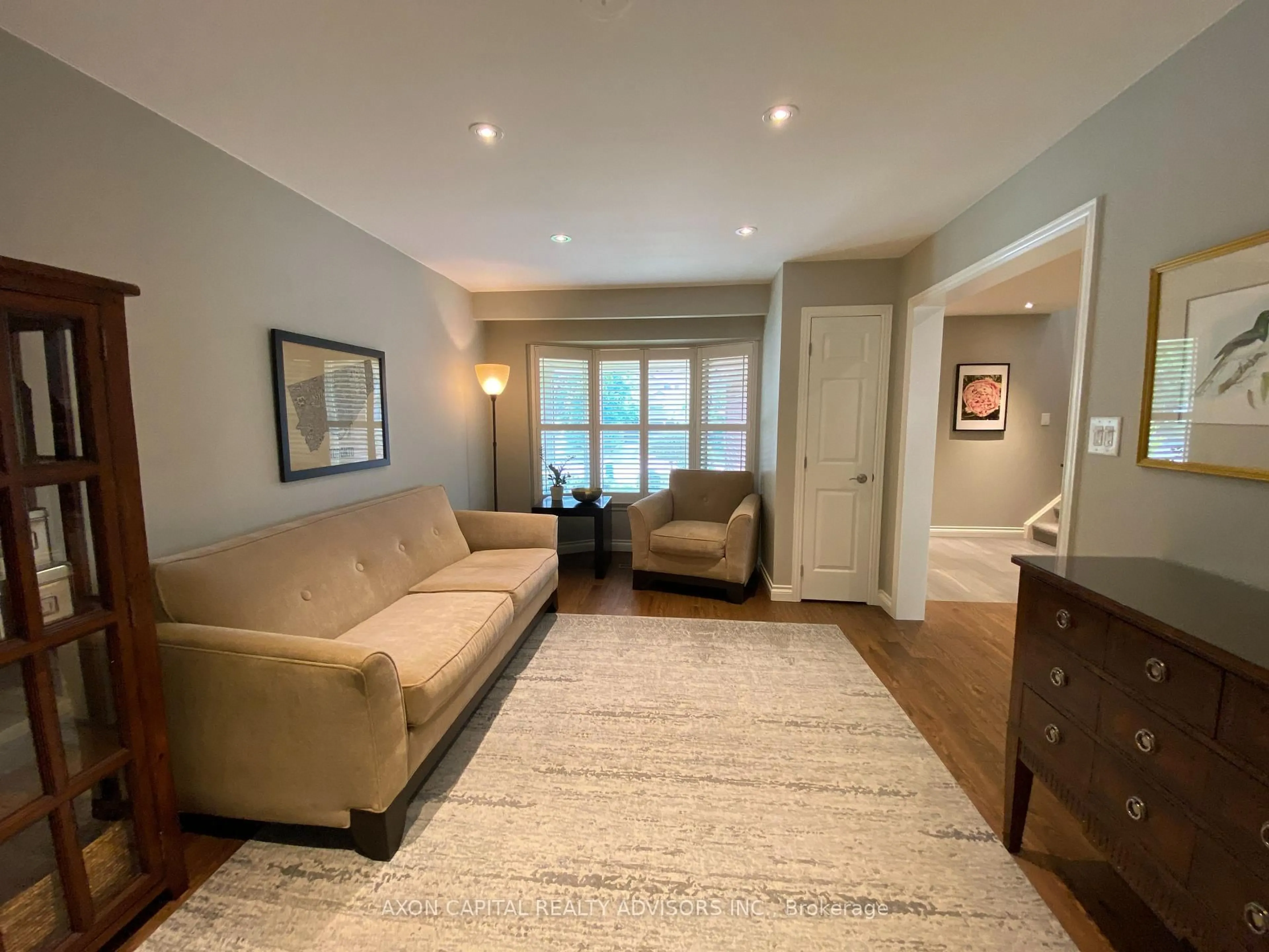 Living room with furniture, wood/laminate floor for 74 Eleanor Circ, Richmond Hill Ontario L4C 6K7