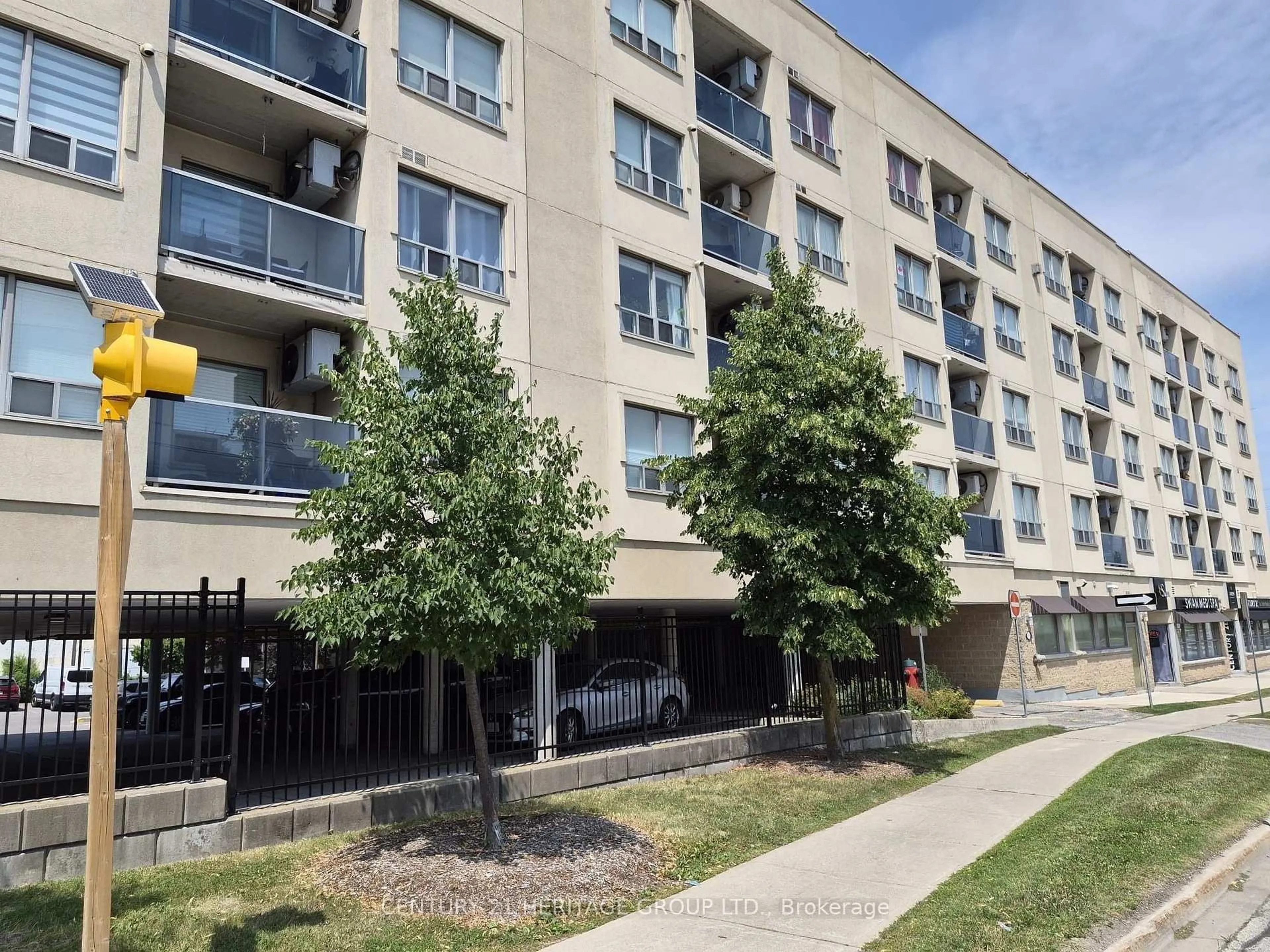 Patio, street for 160 Wellington St #513, Aurora Ontario L4G 1J3
