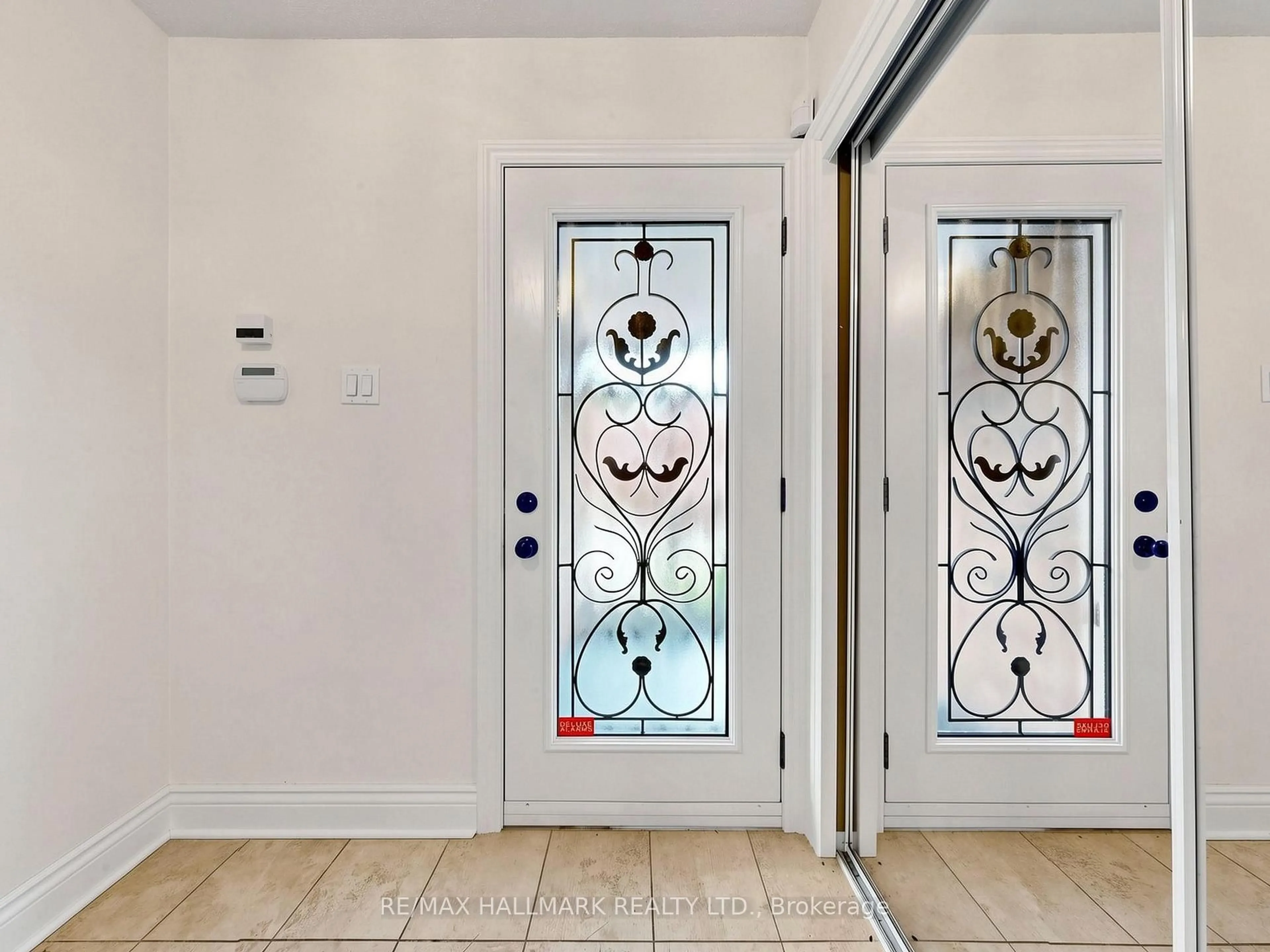 Indoor entryway for 472 Brownridge Dr, Vaughan Ontario L4J 5Z9