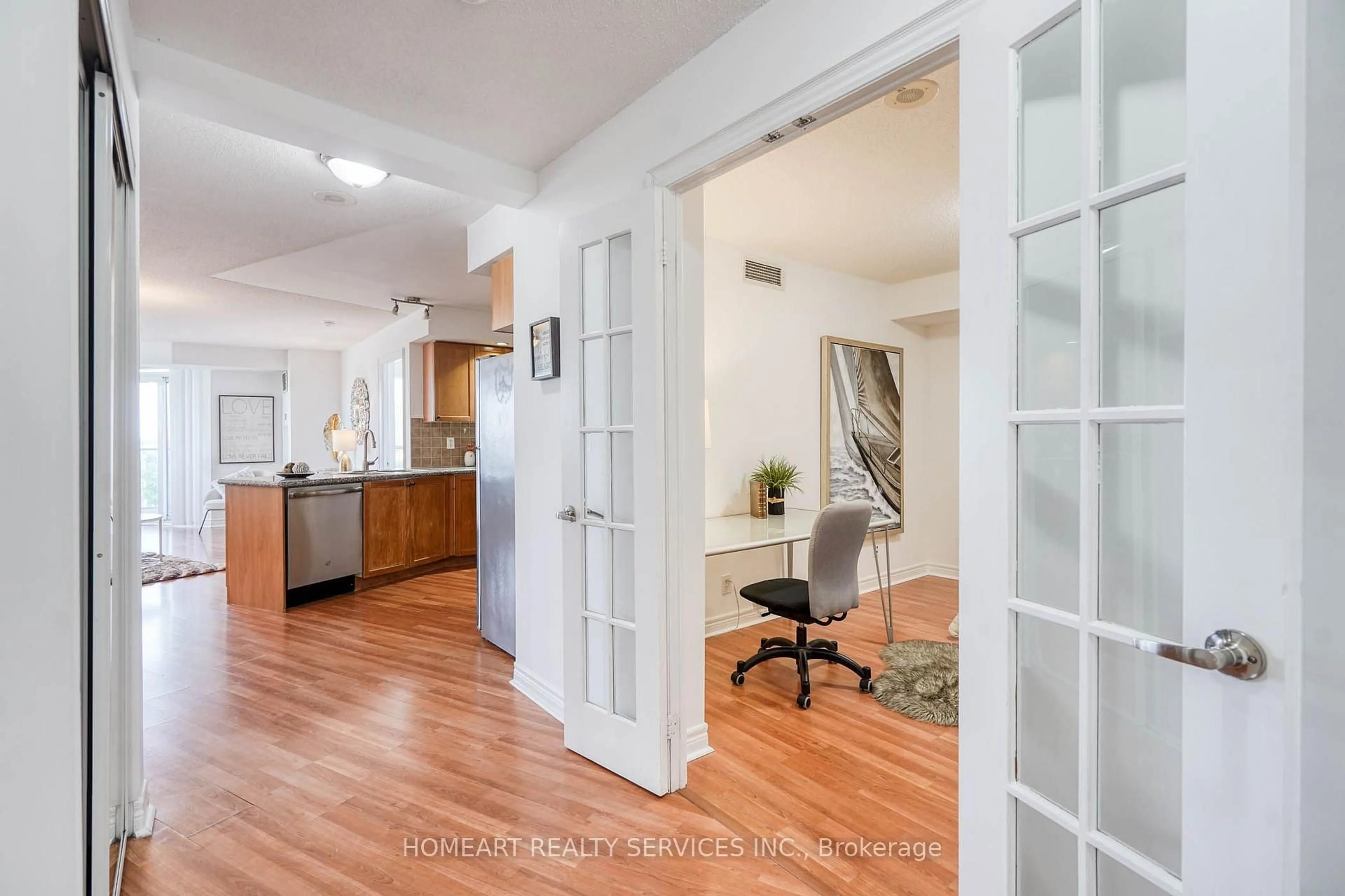 Indoor entryway for 33 Cox Blvd #722, Markham Ontario L3R 8A6