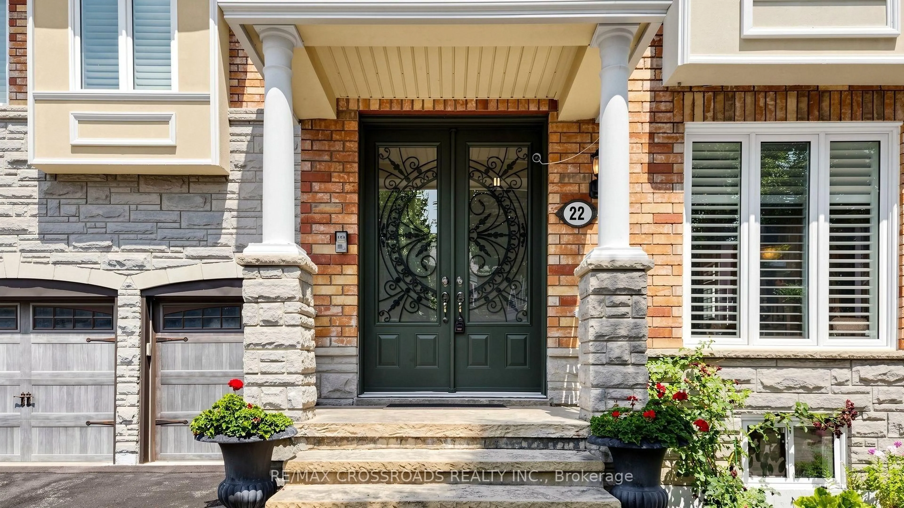 Indoor entryway for 22 Bartlett Rd, Markham Ontario L6C 2Y6