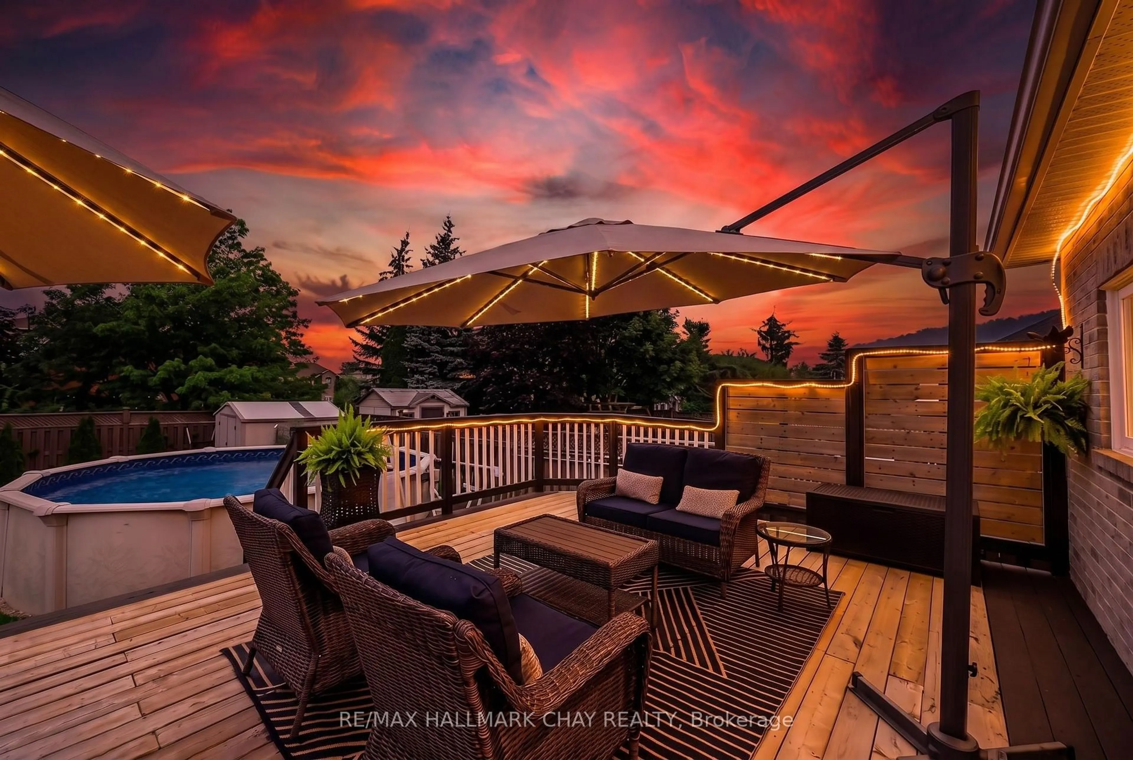 Patio, water/lake/river/ocean view for 1925 Emerald Crt, Innisfil Ontario L9S 2A4