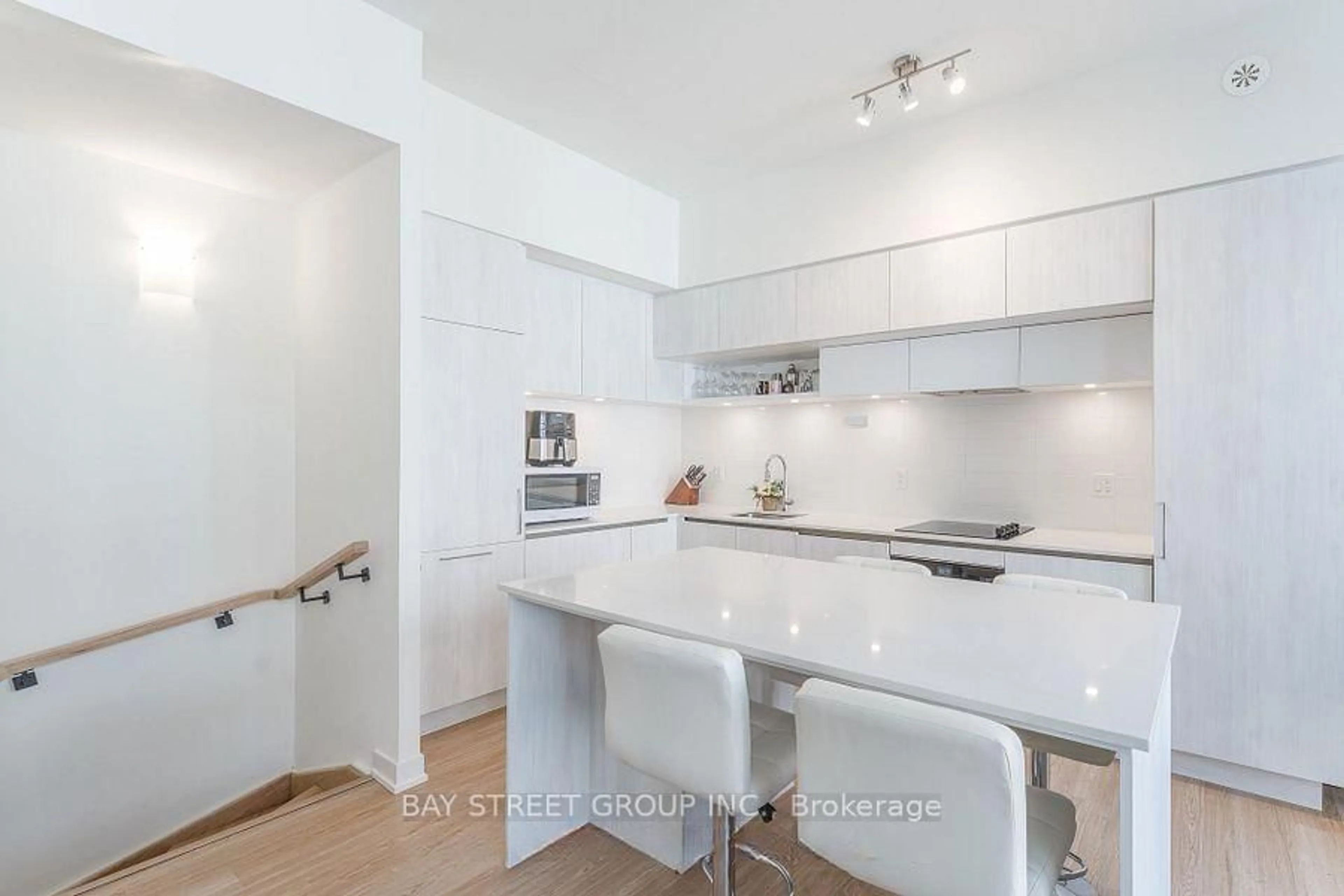 Contemporary kitchen, unknown for 14 David Eyer Rd #1007, Richmond Hill Ontario L4S 0N4