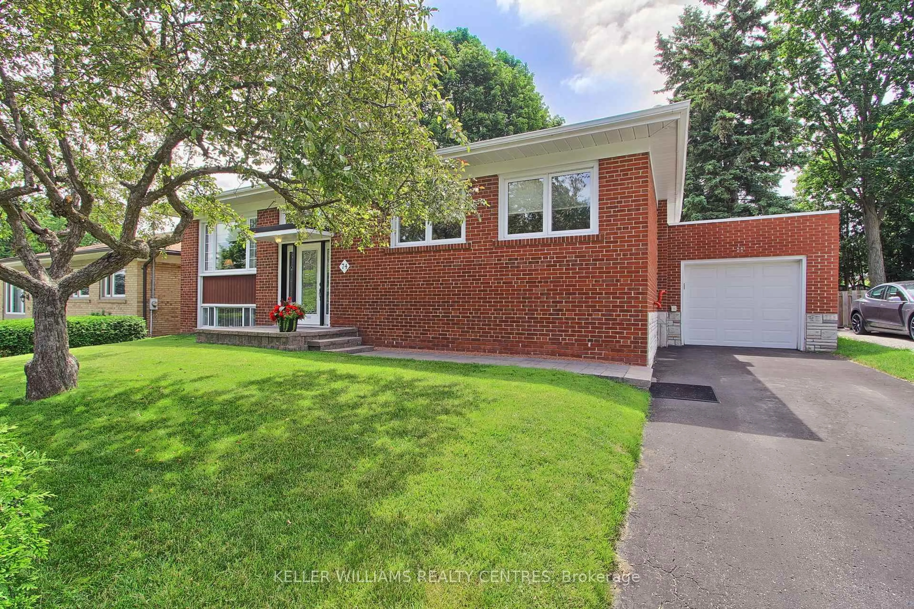 Home with brick exterior material, street for 74 Boothbay Cres, Newmarket Ontario L3Y 1Y5