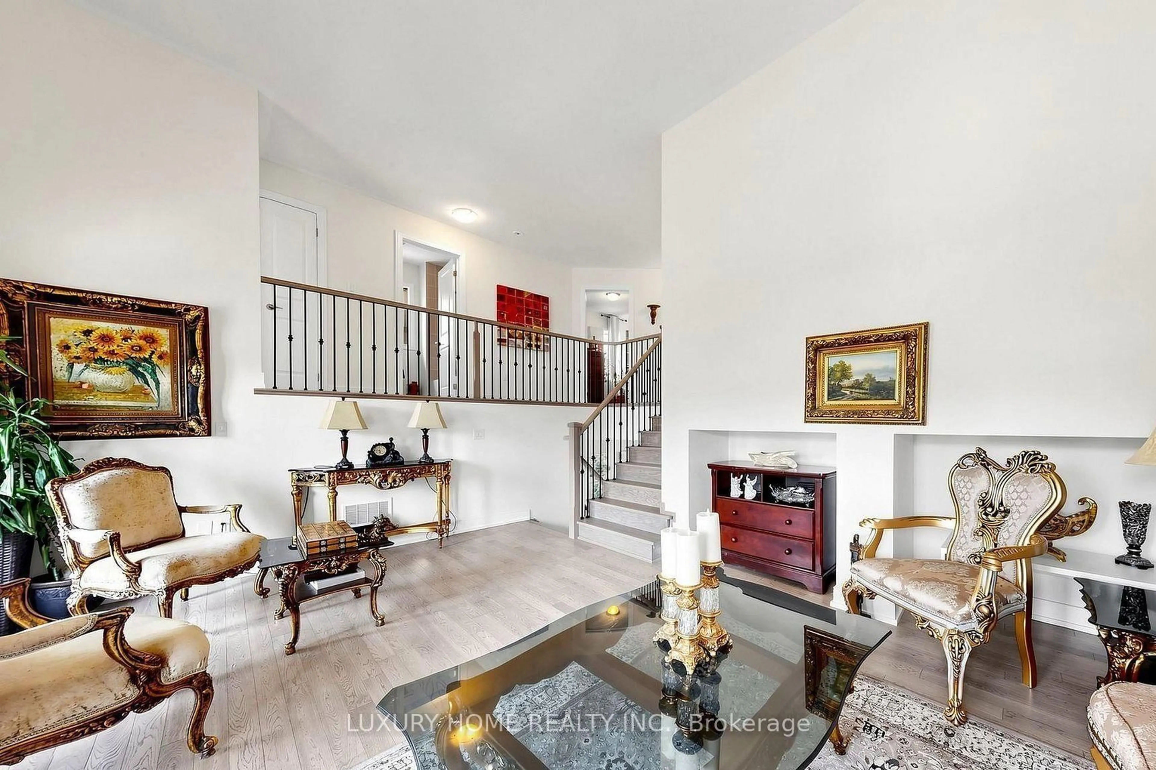 Indoor foyer for 78 BEN SINCLAIR Ave, East Gwillimbury Ontario L0G 1R0