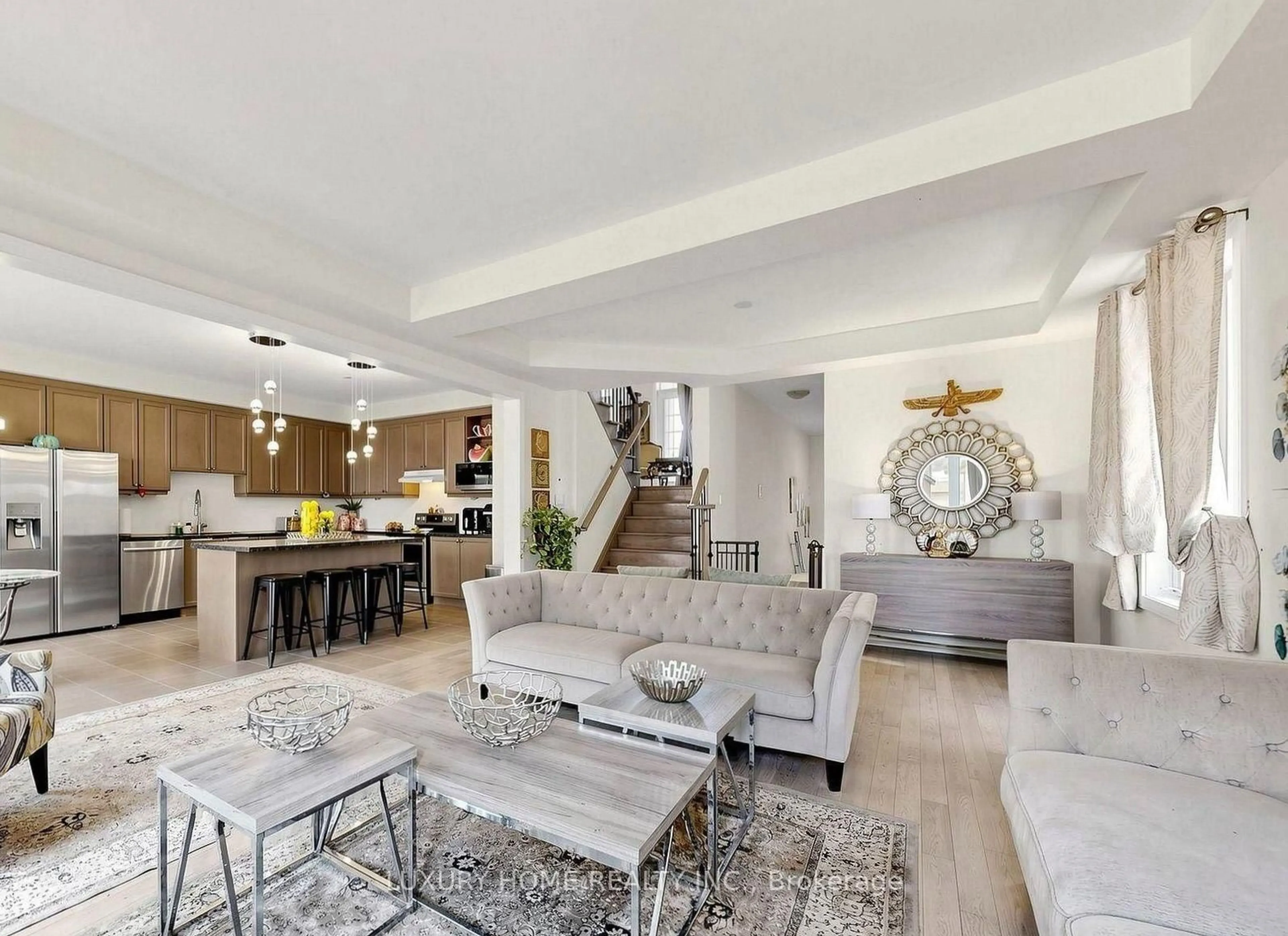 Living room with furniture, unknown for 78 BEN SINCLAIR Ave, East Gwillimbury Ontario L0G 1R0