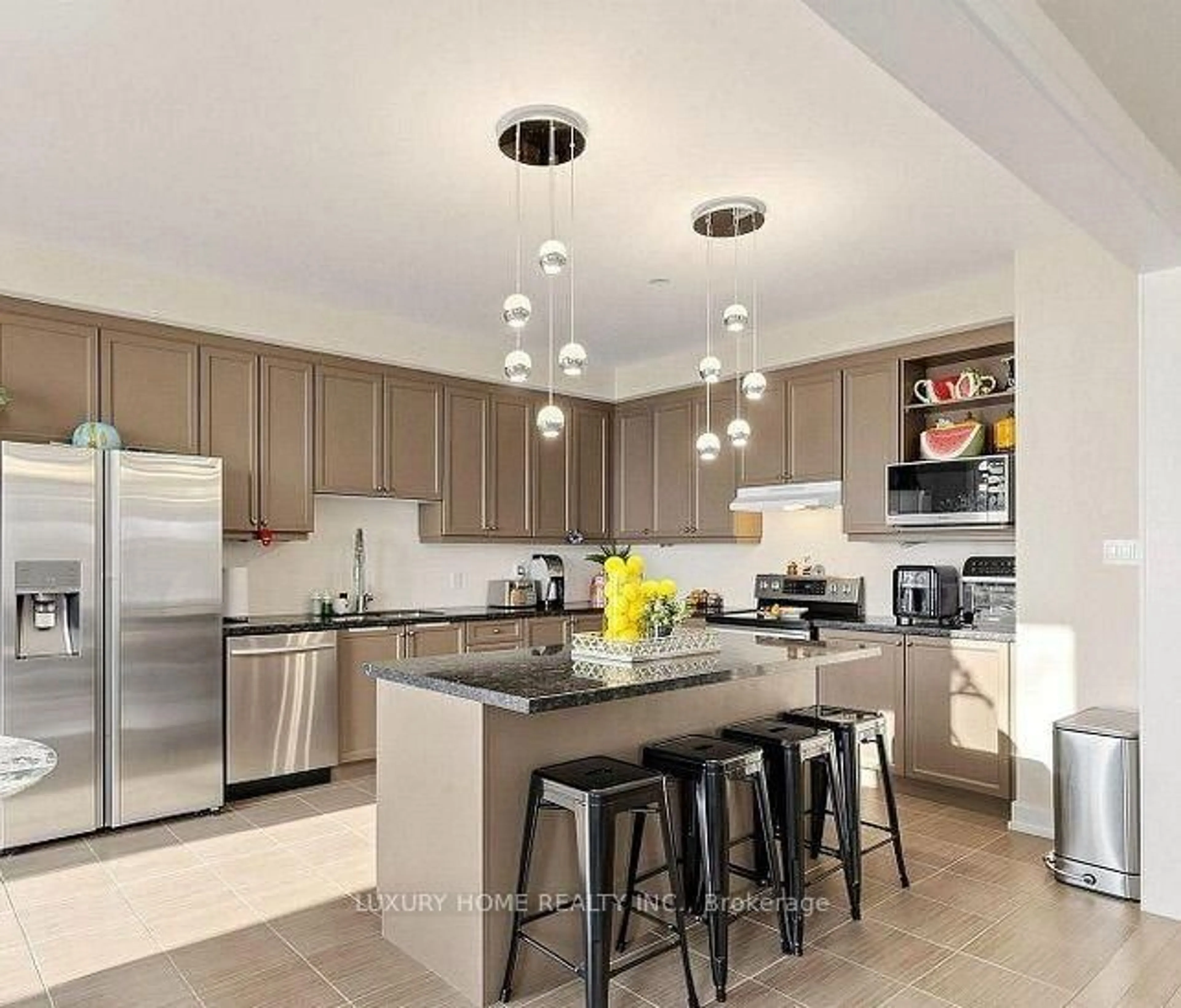 Contemporary kitchen, ceramic/tile floor for 78 BEN SINCLAIR Ave, East Gwillimbury Ontario L0G 1R0