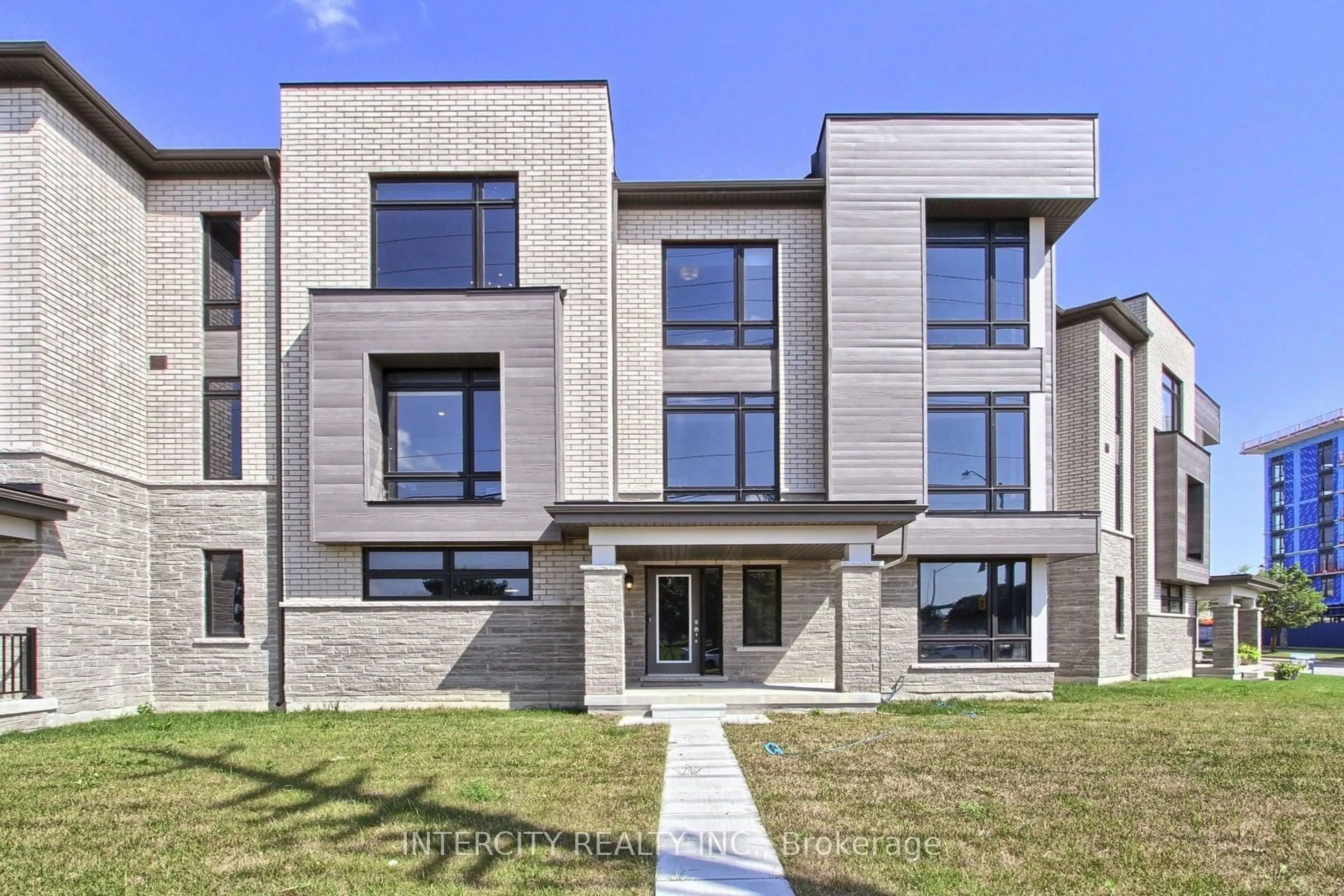 Home with brick exterior material, building for 130 Blick Cres, Aurora Ontario L4G 4A9